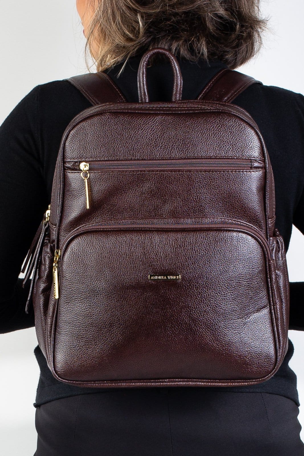 Vista principal Mochila feminina de couro liso Zaya - Café Andrea Vinci vermelho