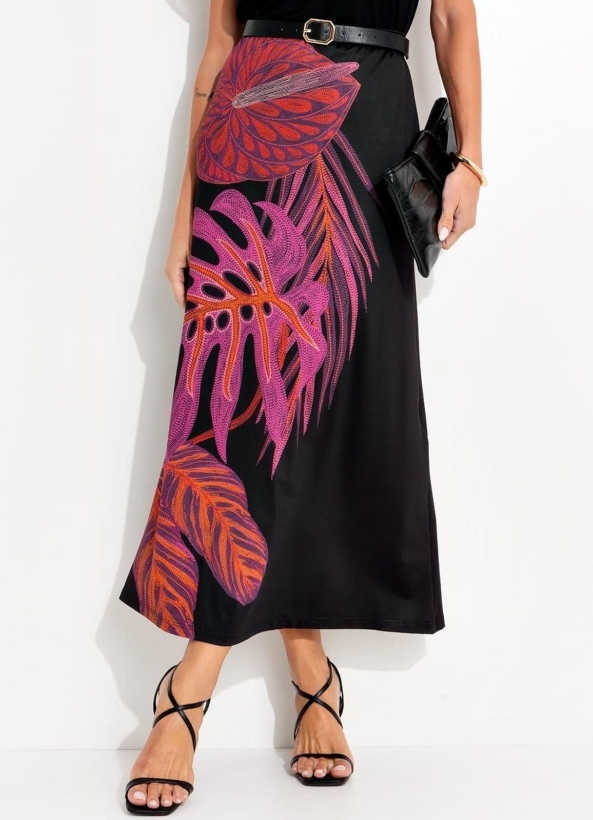 Saia Malha Fria Folhagem Bordada Localizada Colorido