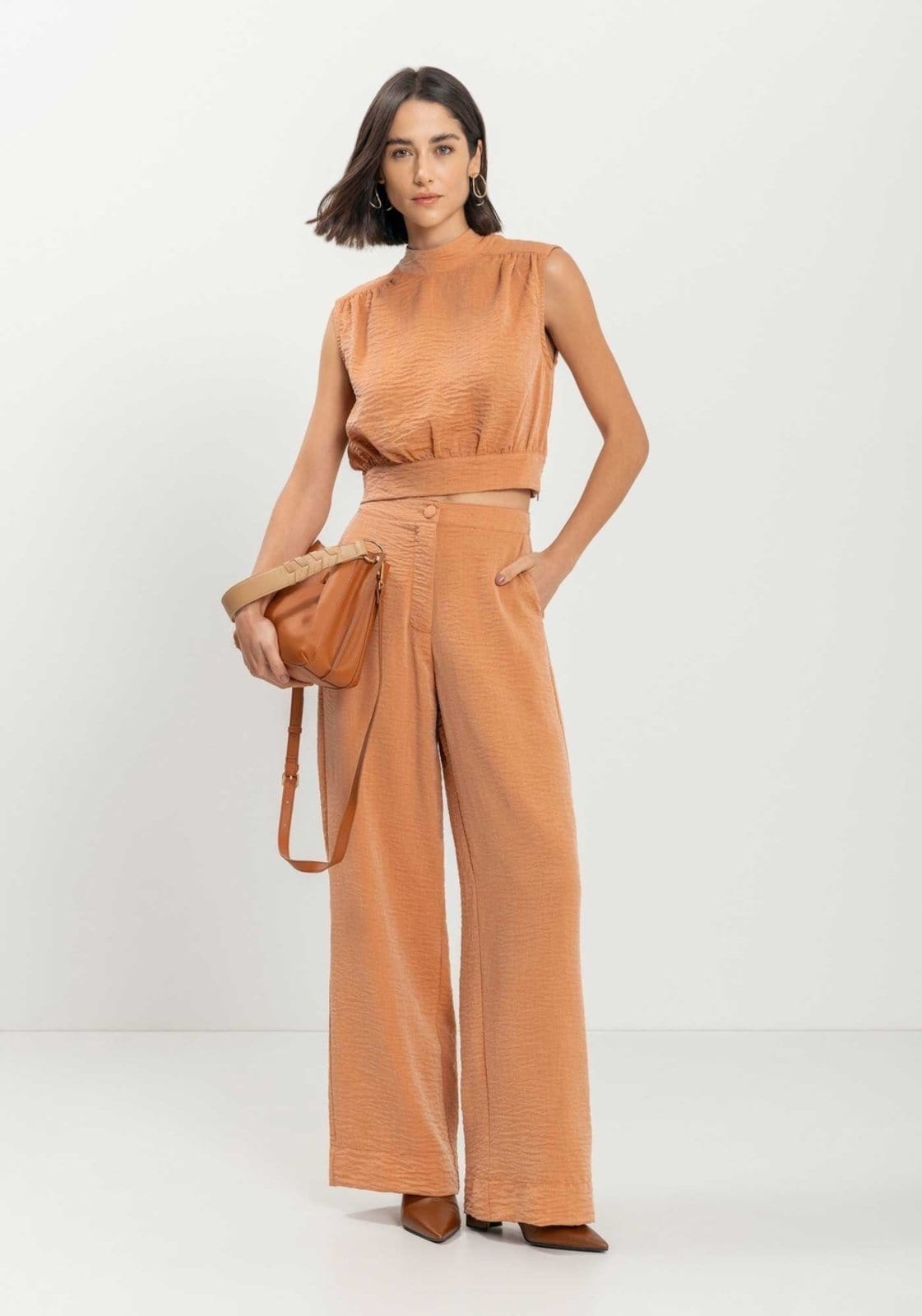 Vista principal Calça Reta Com Cintura Alta E Botão Forrado Lez a Lez marrom