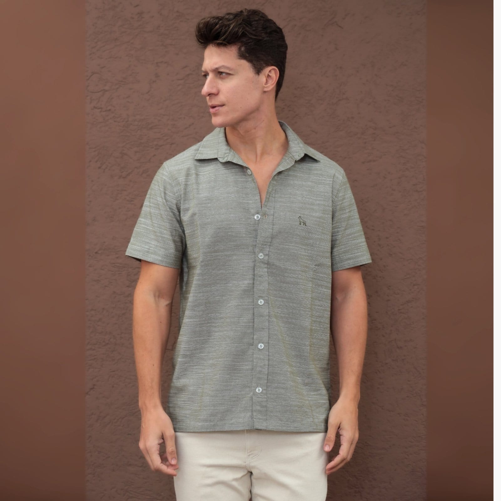 Vista principal Camisa Bordada Cambraia De Linho Masculino Revanche Chemtou Revanche verde oliva