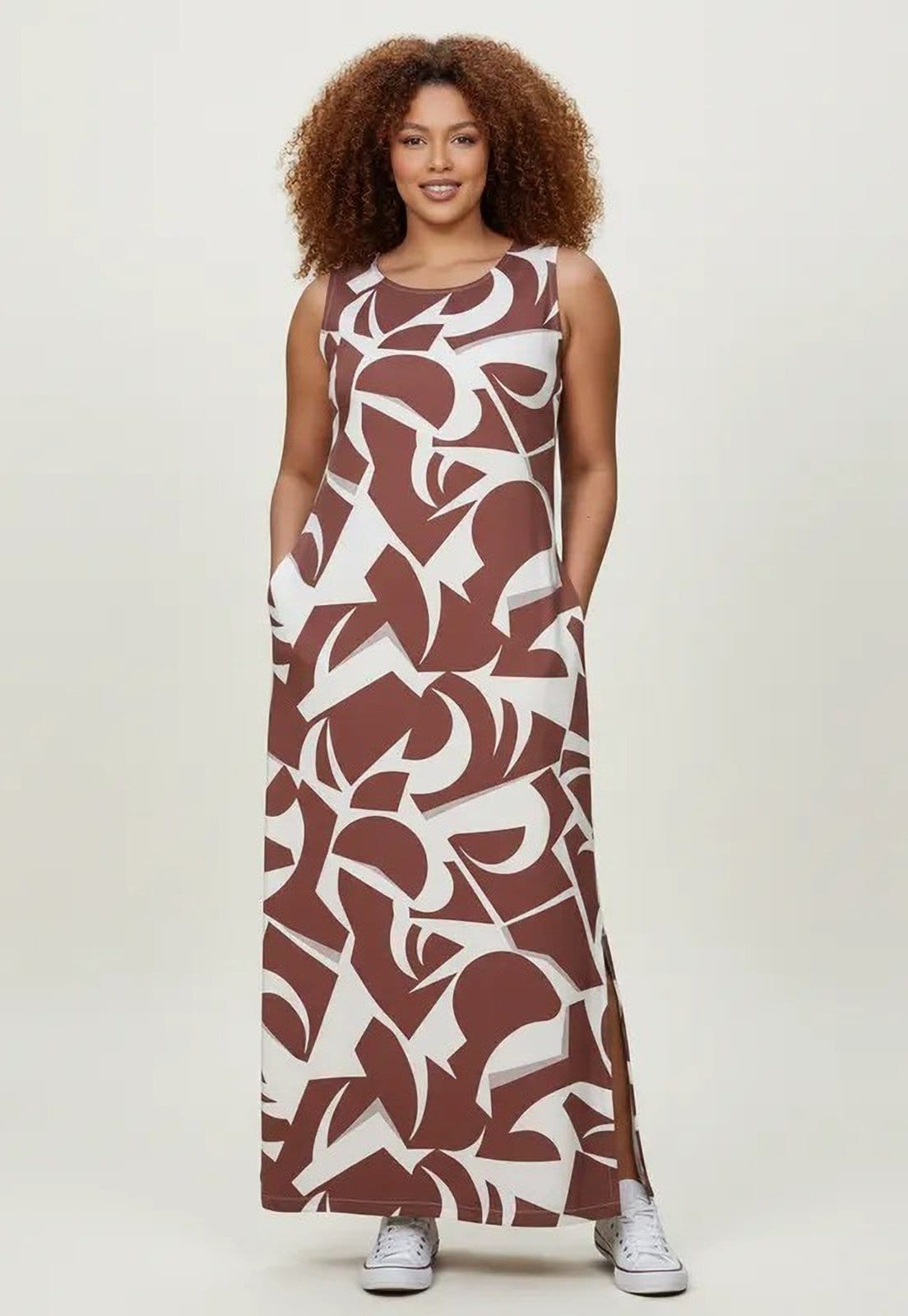 Vista principal Vestido CabanaFree Longo Plano com Bolso Estampa Raizes Marrom Cabanafree estampado