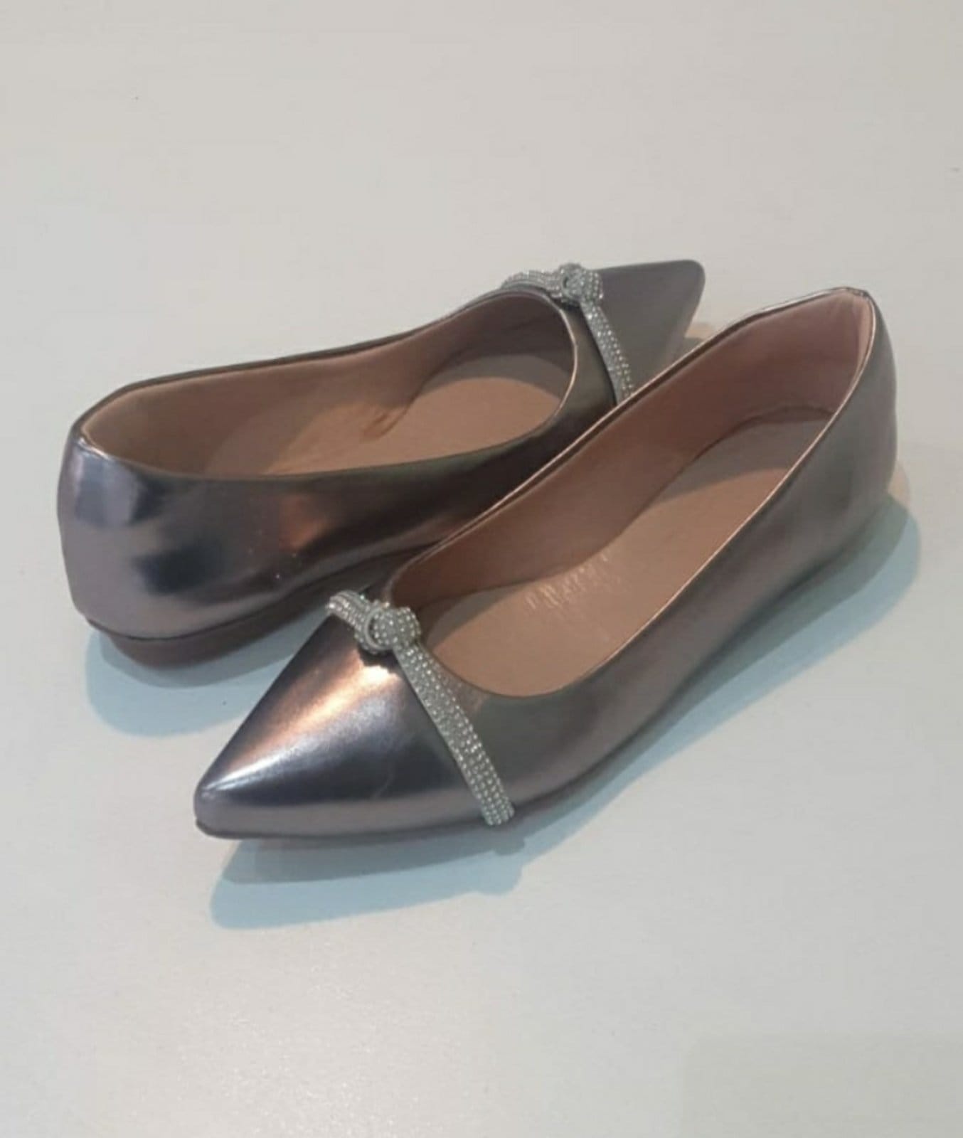 Vista 2 Sapatilha Delazari Bico Fino Prata Envelhecido com Strass Delazari prata velho