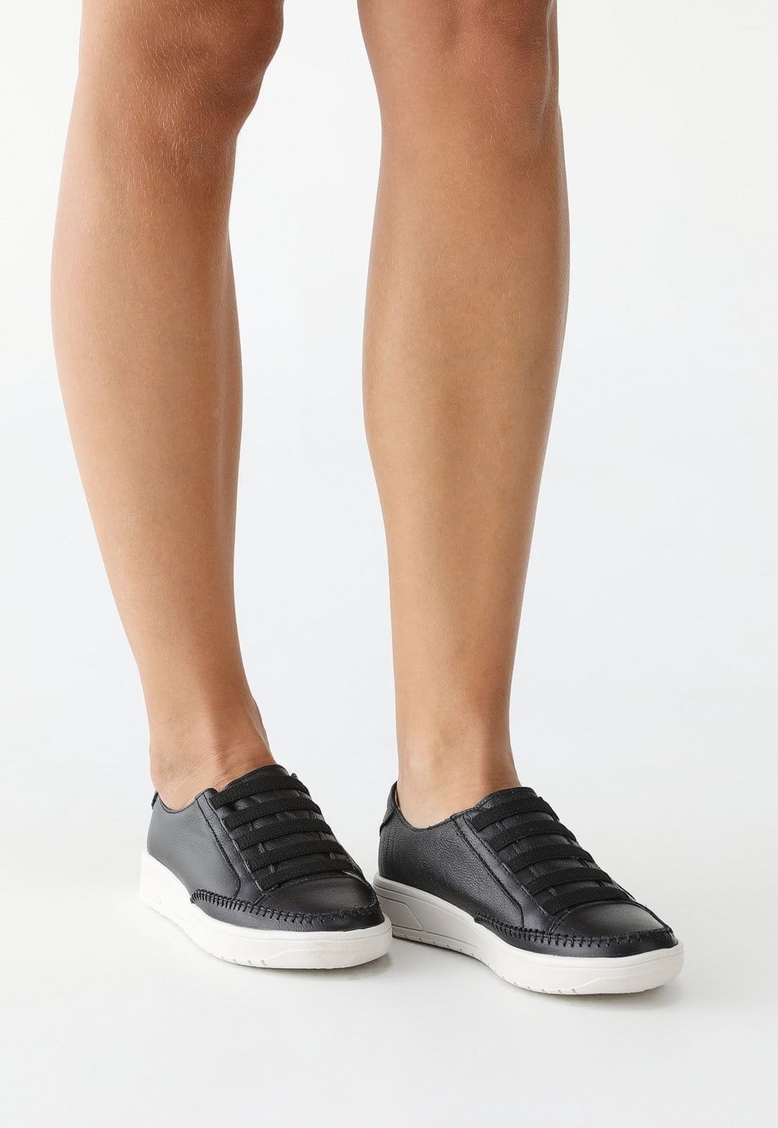 Tênis Casual Feminino em Couro Elástico