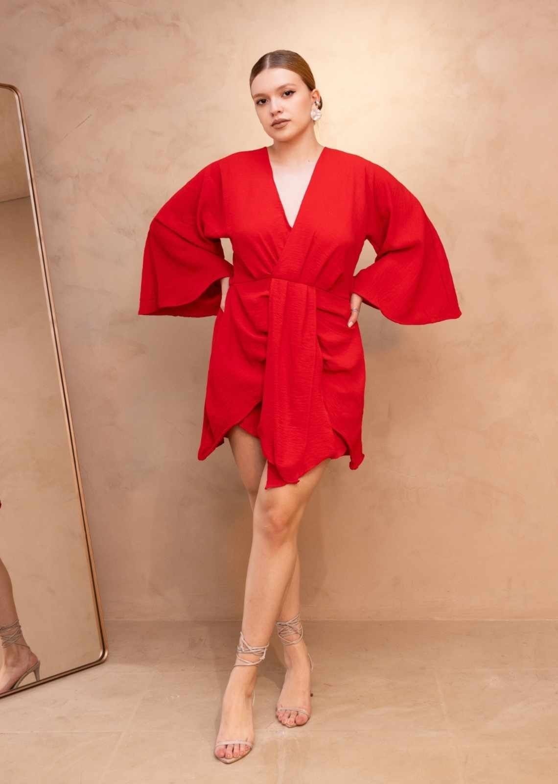 Vista 2 Vestido Macaquinho Manga Longa Transpasse Crepe Geórgia Cia do Vestido vermelho