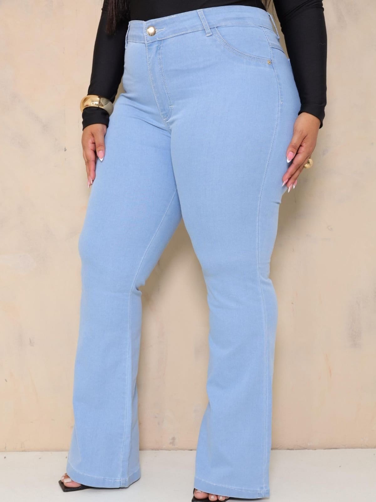 Vista 2 Calça Donna De Paula Flare Claro Boca De Sino Cintura Alta Empina Bumbum Donna de Paula azul