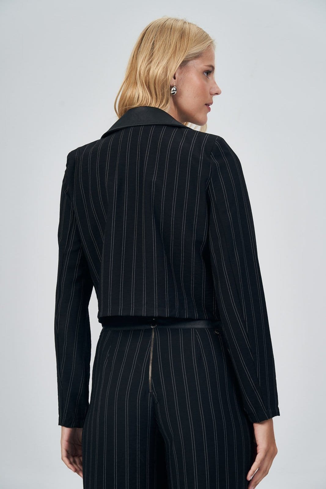 Vista 2 Jaqueta Alfaiataria Line Feminina Acostamento ACT FEMININO preto