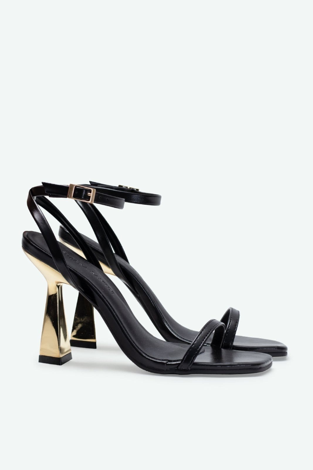 Vista 2 Sandália Paola Suzana Santos preto