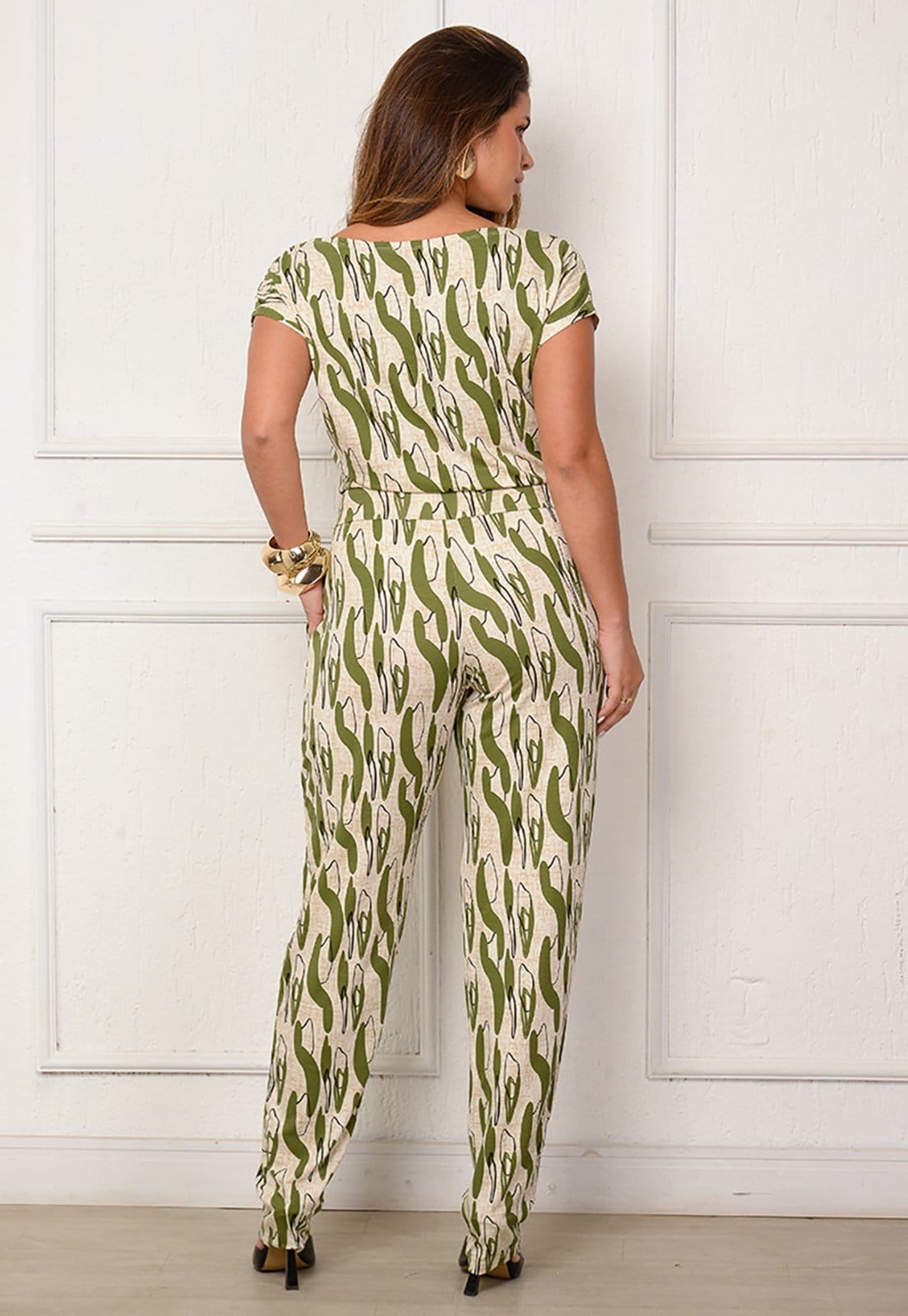 Vista 2 Macacão Longo C Decote Canoa BBonnie Mel Listra BBonnie verde