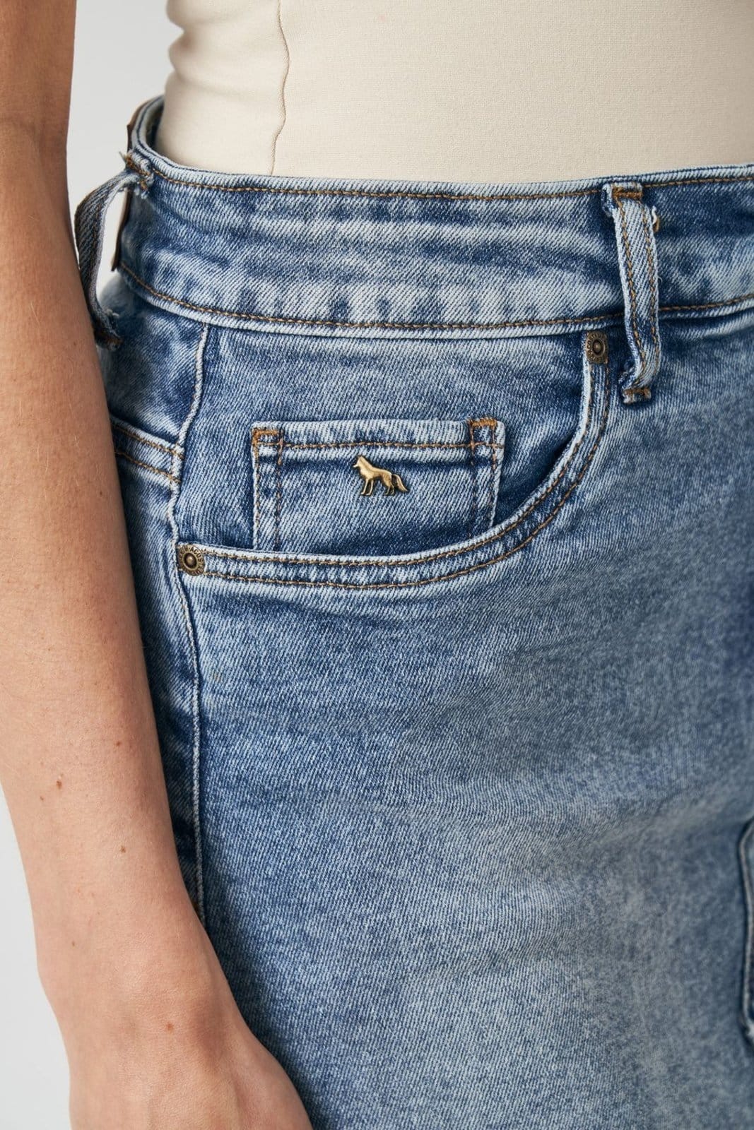 Vista 2 Saia Claro Feminina Acostamento ACT FEMININO jeans