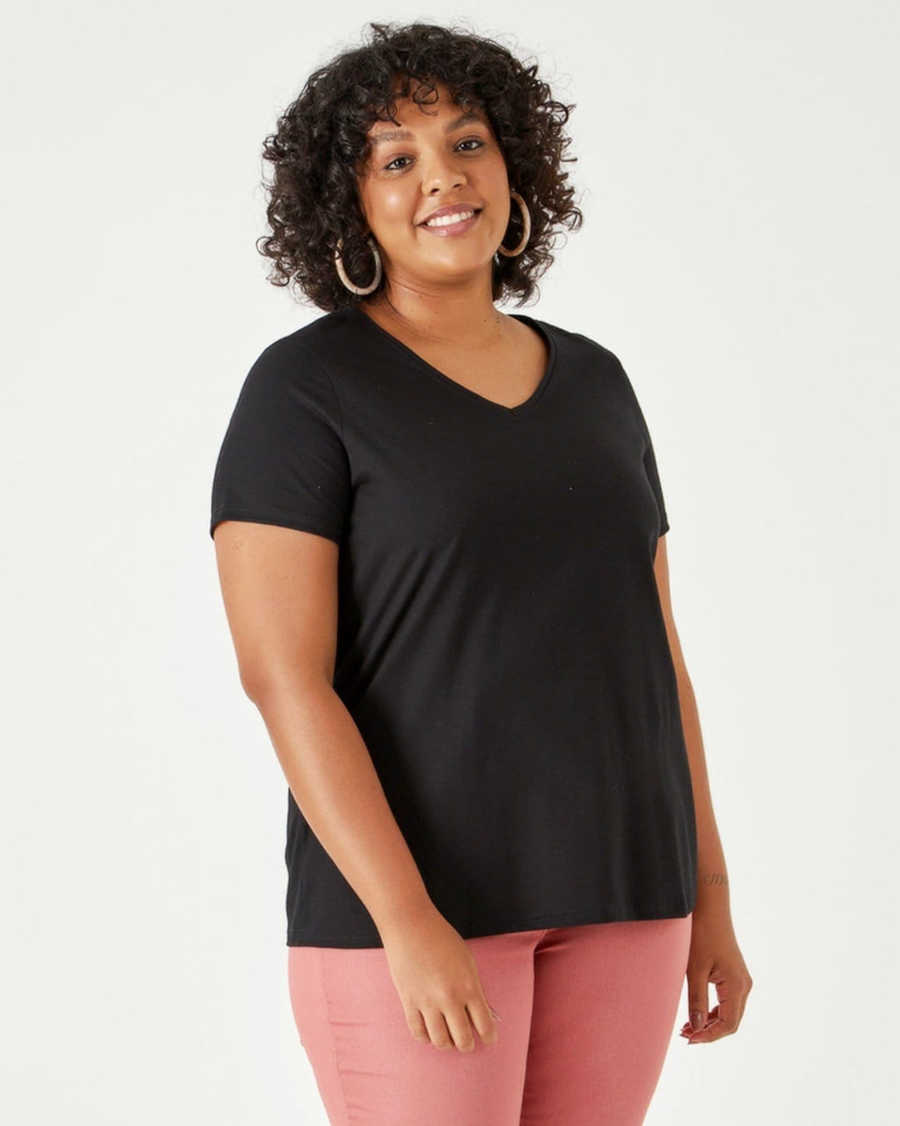 Vista 2 Blusa Básica Feminina Plus Size Decote V Em Meia Malha AntiOdor Malwee preto