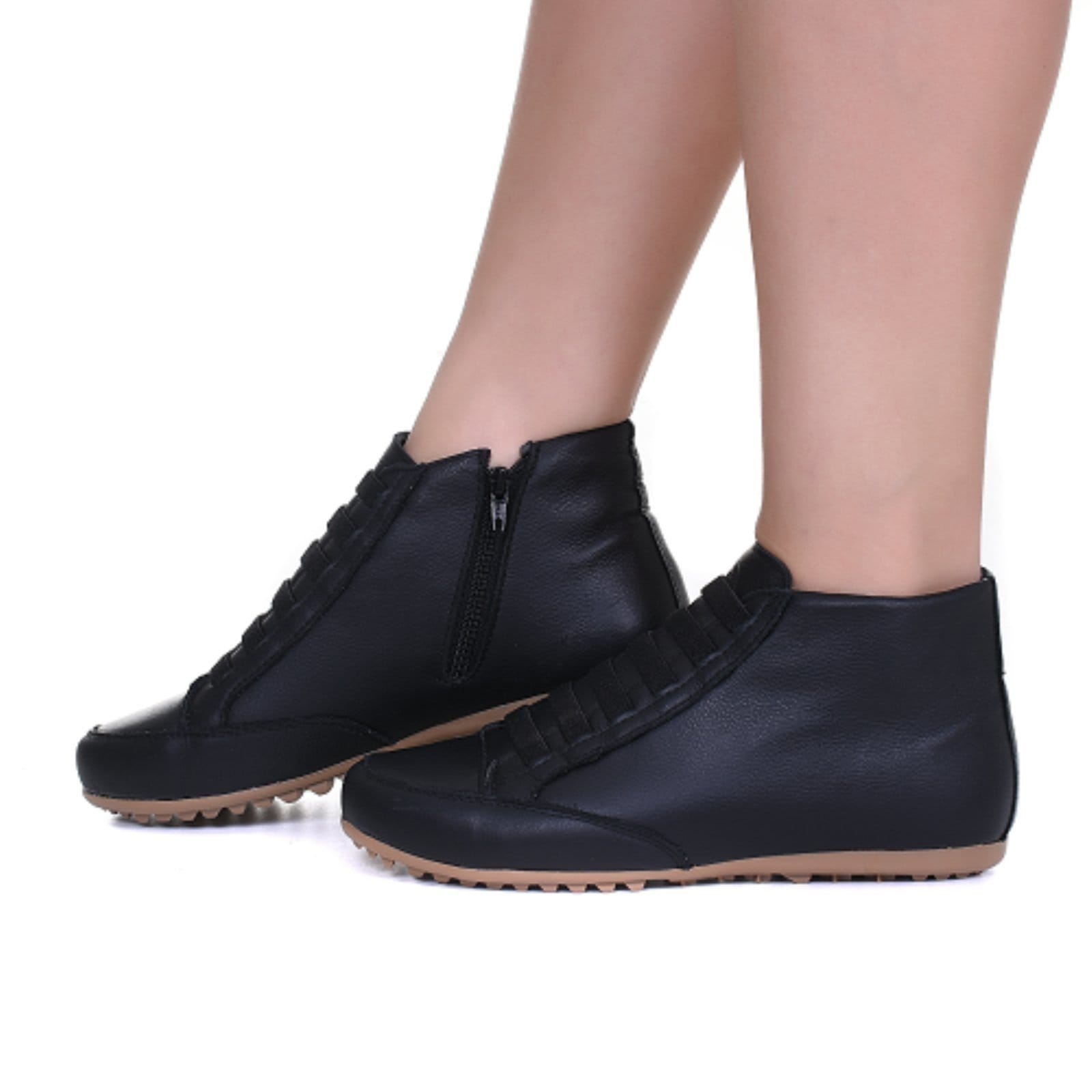 Vista principal Bota Feminina de Couro Preta Cano Curto Rasteira ROMEU E JULIETA SHOES preto