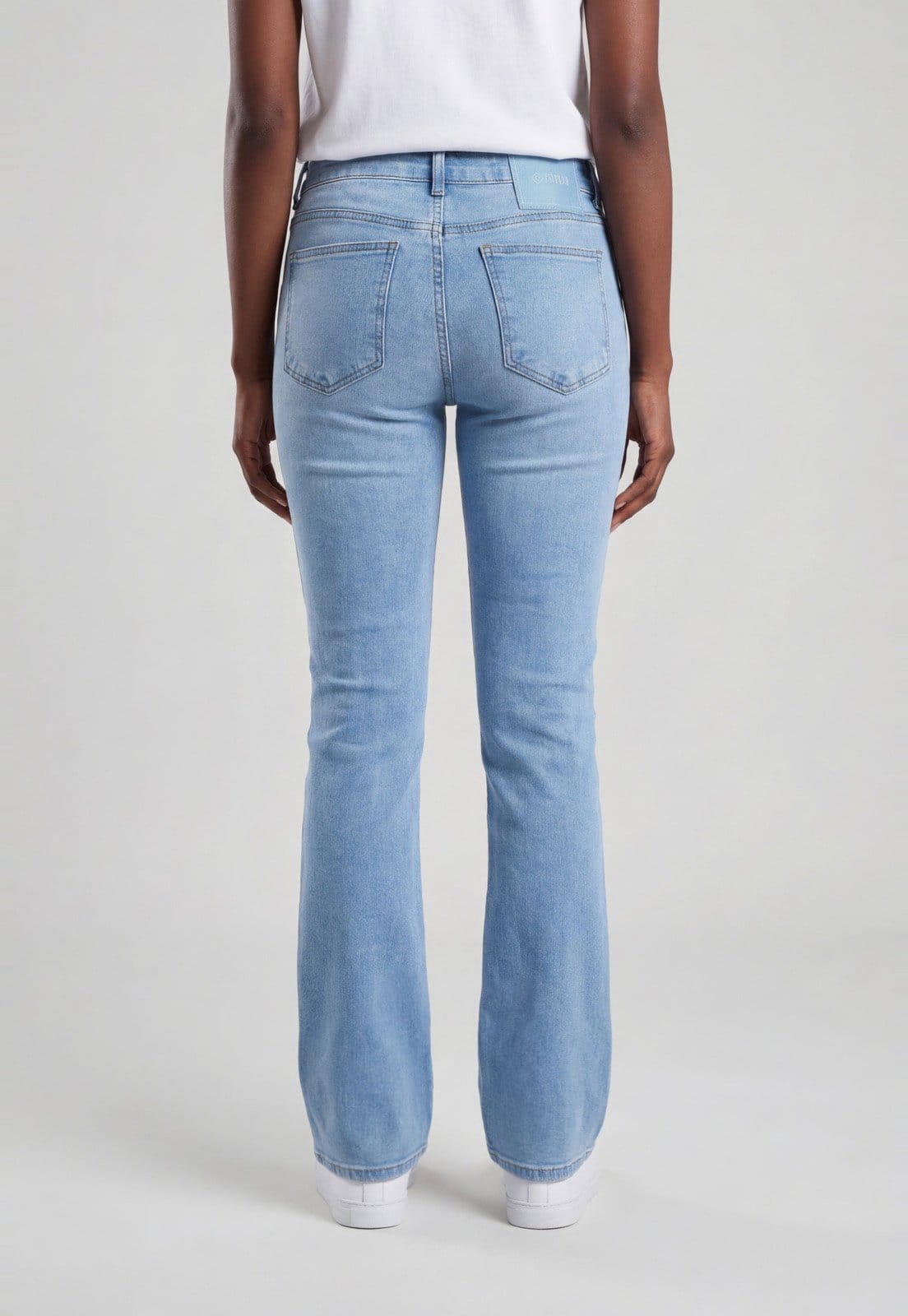 Vista 2 Calça Feminina Forum Flare Claro Forum azul