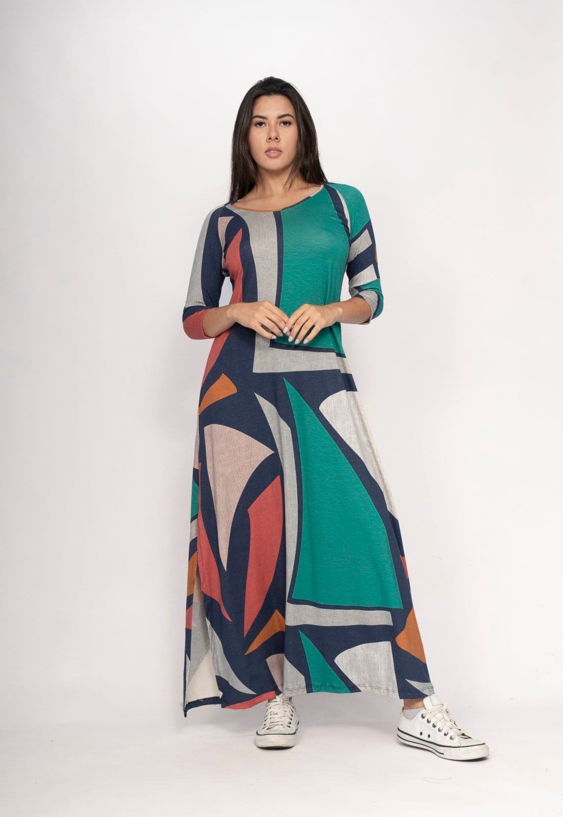 Vista 2 Vestido Amazonia Vital Boyrá Longo Malha Detalhe Manga Geometrias do Tempo Amazonia Vital estampado