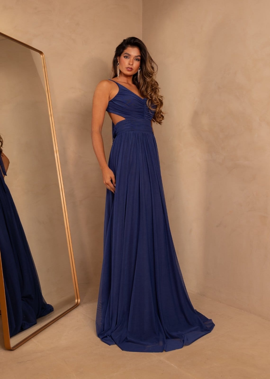 Vista 2 Vestido Longo Abertura Lateral Micro Tule Kay Cia Do Vestido Azul Marinho Cia do Vestido branco azul