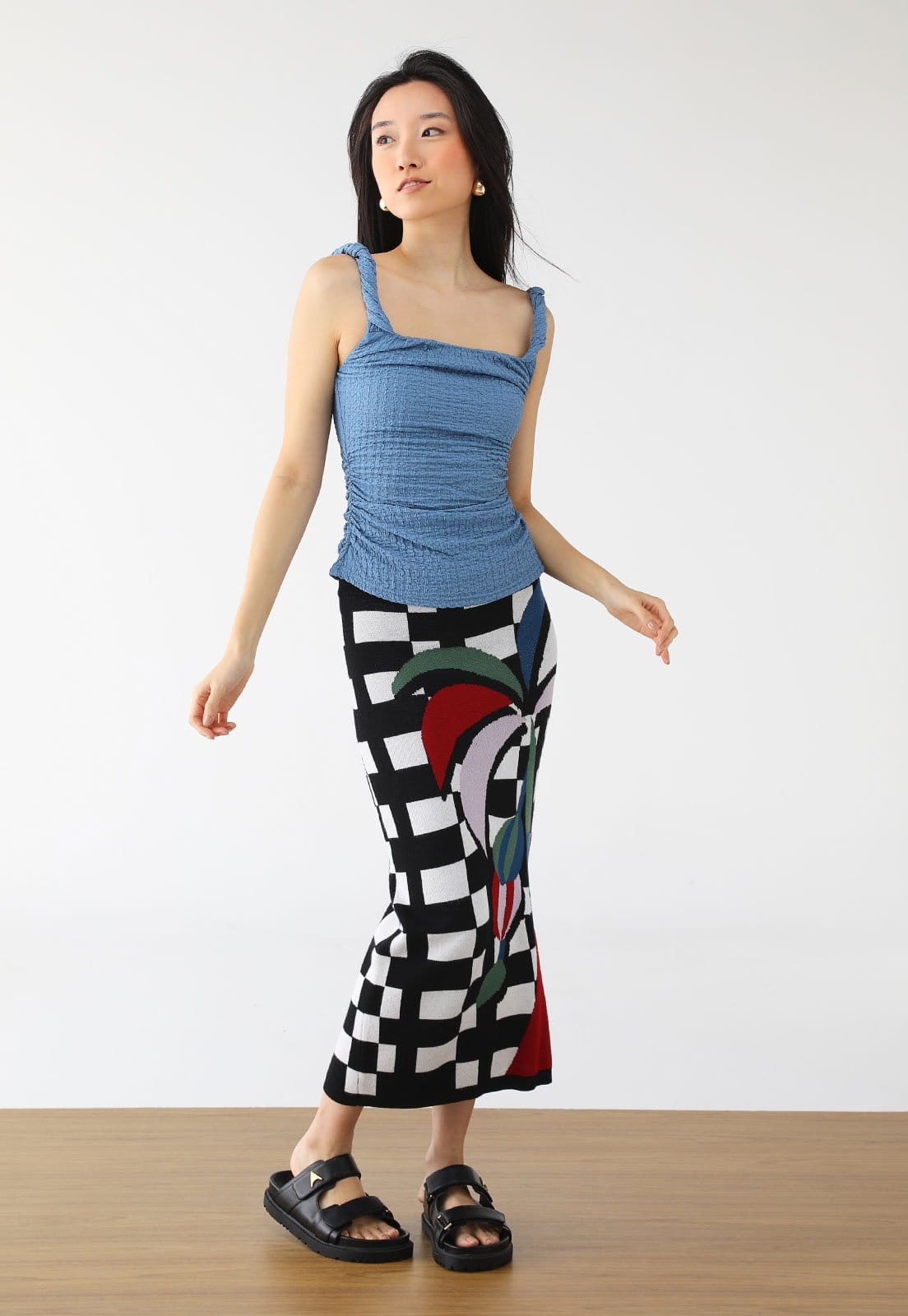 Vista 2 Vestido Tricot FARM Curto Jacquard Onda Tropical Preta FARM preto