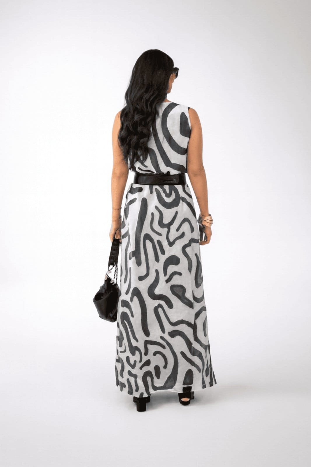 Vista 2 Vestido Longo Estampado Sem Mangas com Cinto Lemier Collection LEMIER preto