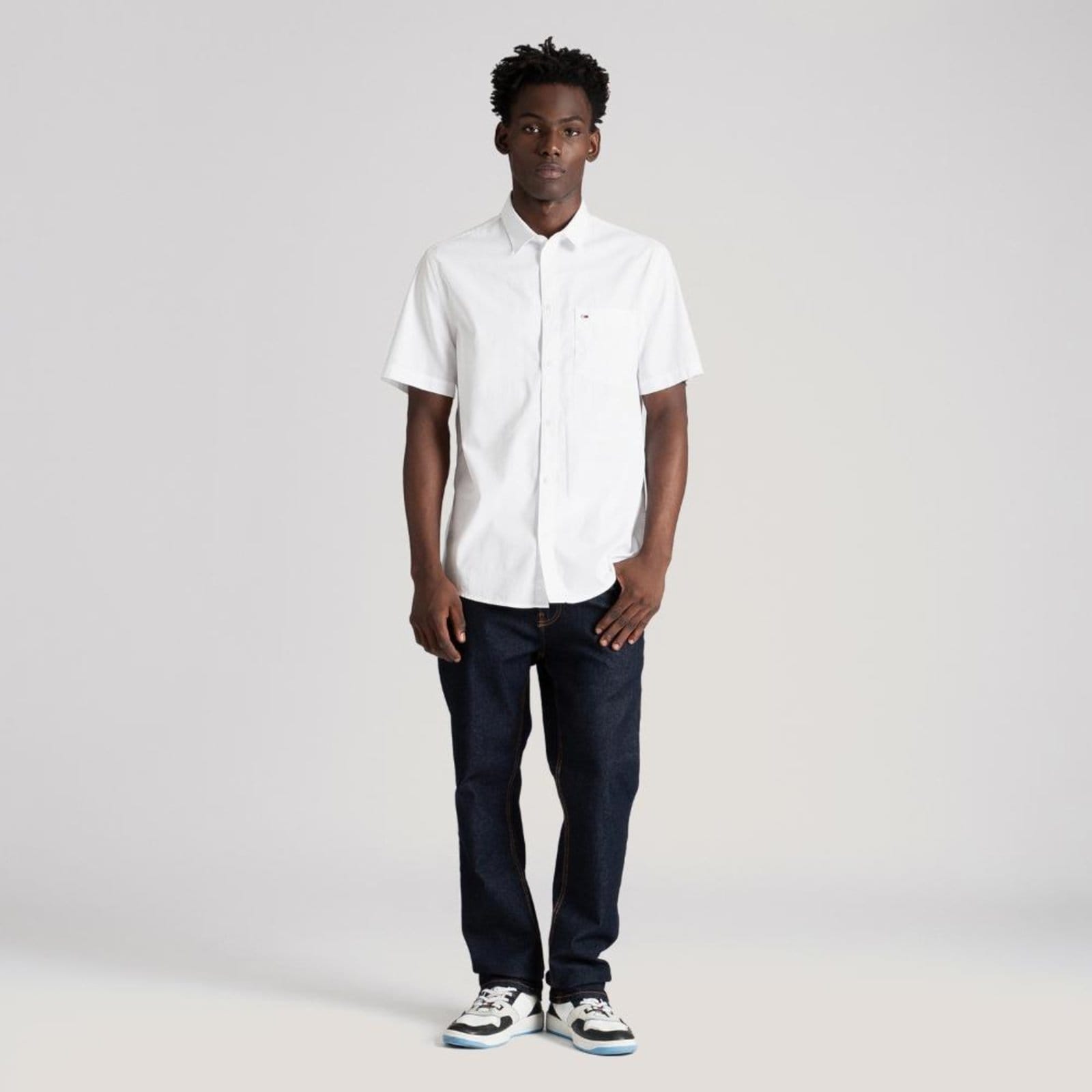 Vista 2 Camisa Clássica Manga Curta Tommy Jeans - EEG Tommy Jeans branco