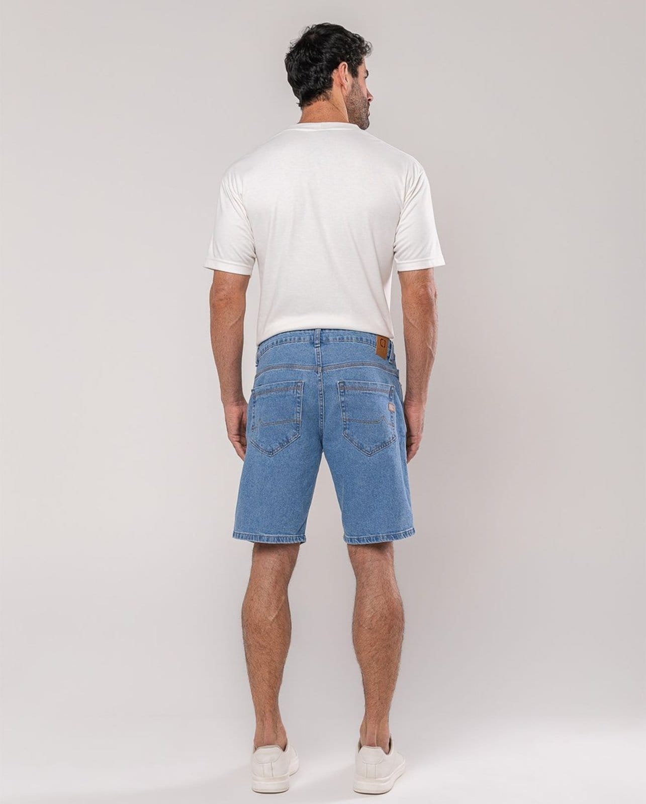 Vista 2 Bermuda Masculina 25297 - Clara Consciência jeans