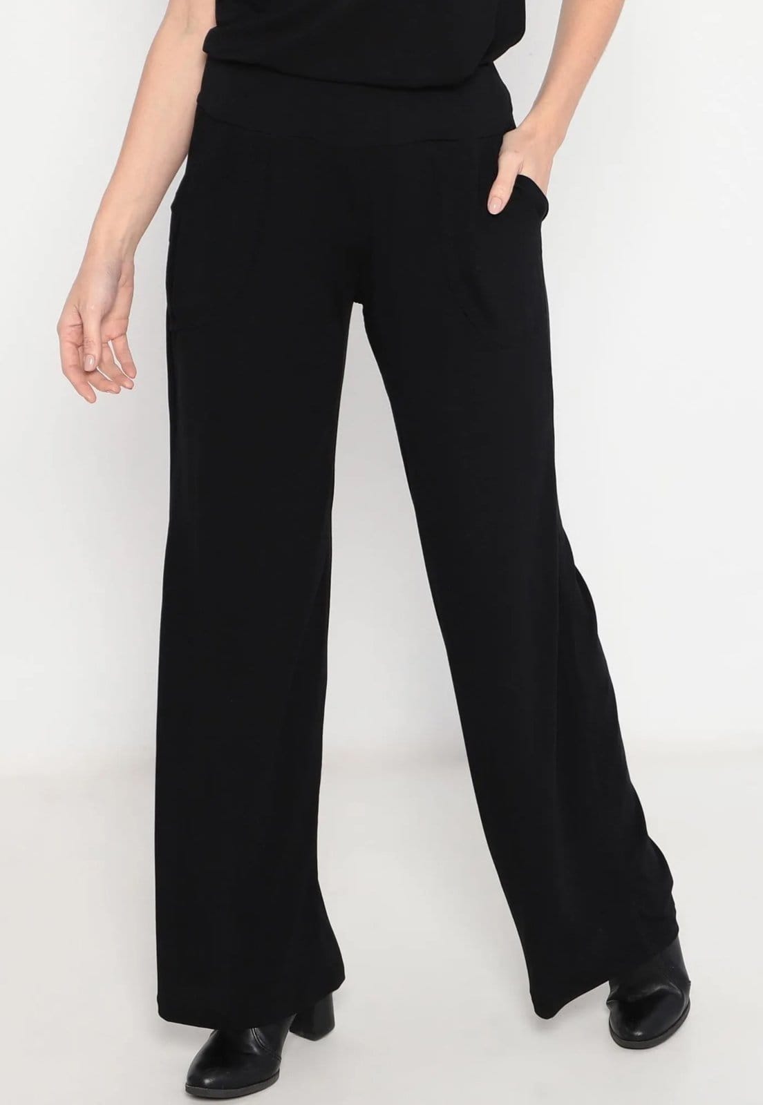 Vista principal Calça Maria Paes Pantalona Preta Maria Paes preto