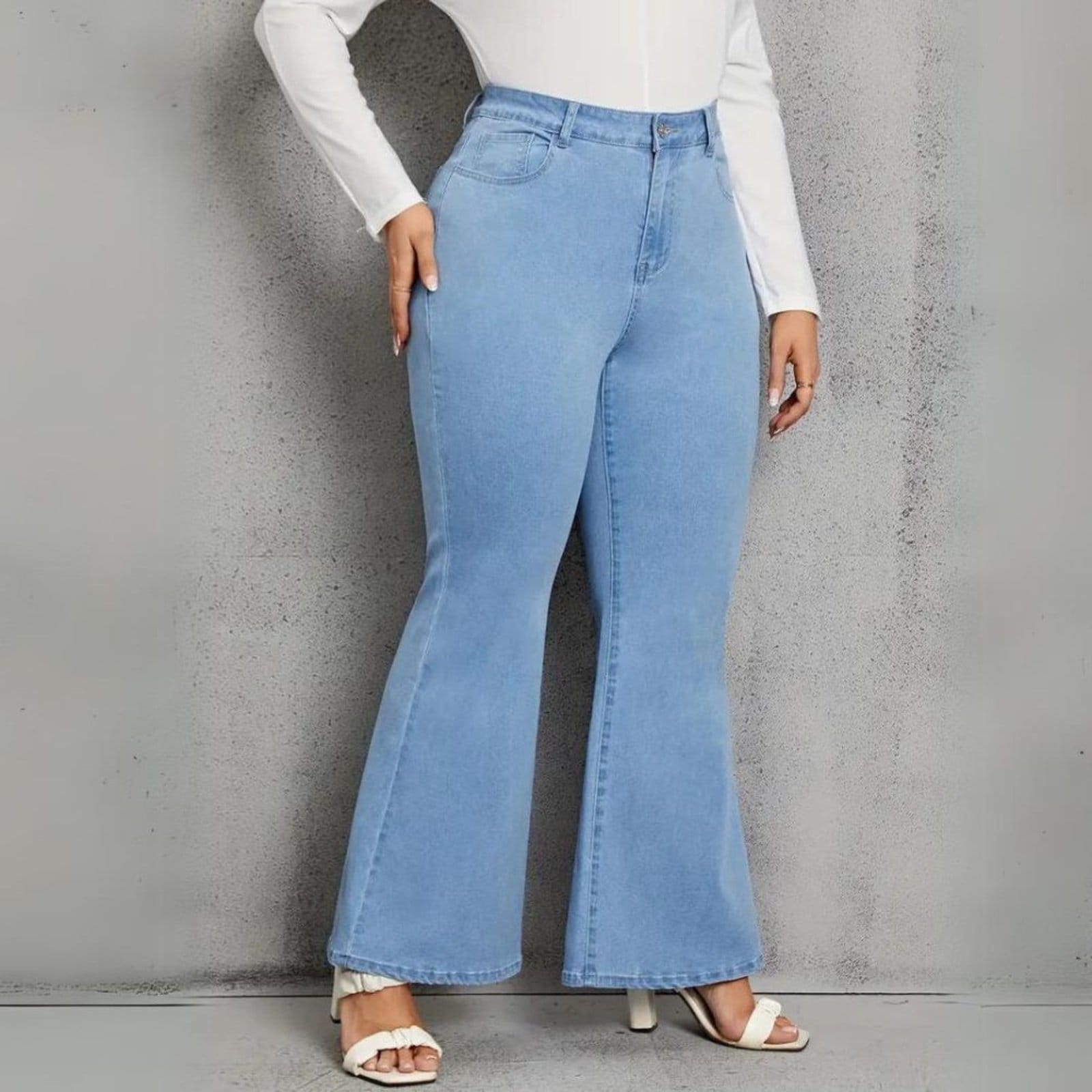 Calça Flare Plus Size Feminina Tex Jeans Boca de Sino Cintura Alta Modeladora com Elastano Claro