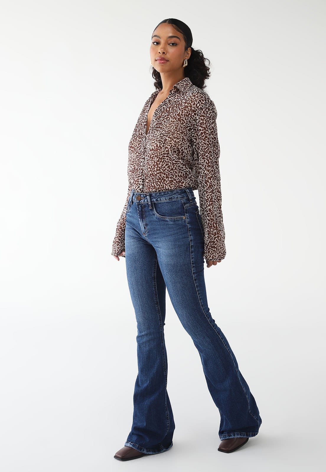 Vista 2 Calça Jeans Lança Perfume Flare Atena Lança Perfume azul