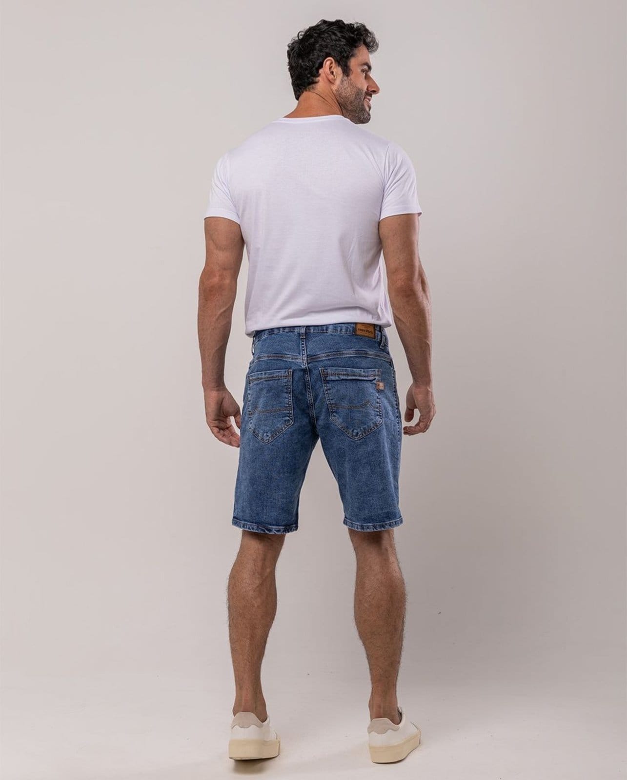 Vista 2 Bermuda Slim Fit Masculina 24642 Sky Consciência jeans