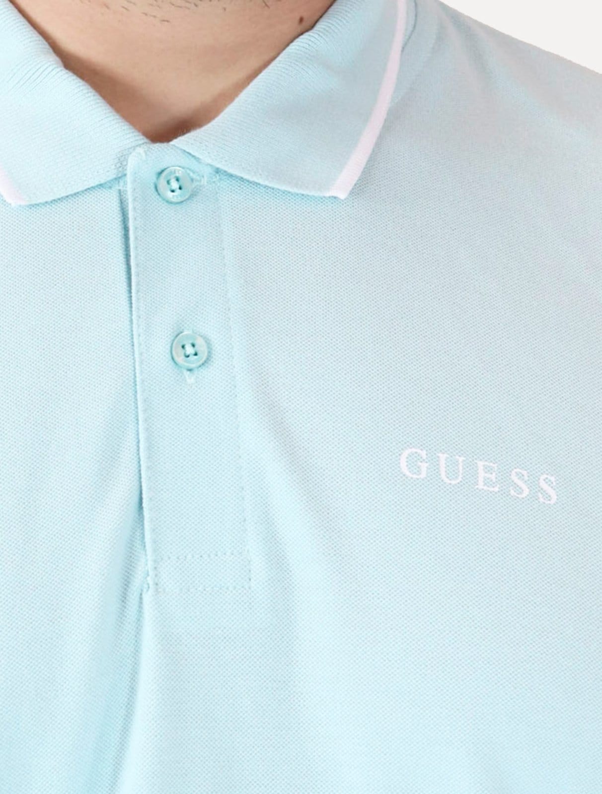 Vista 2 Polo Guess Masculina Piquet Silk Linear Light Friso Claro Guess azul