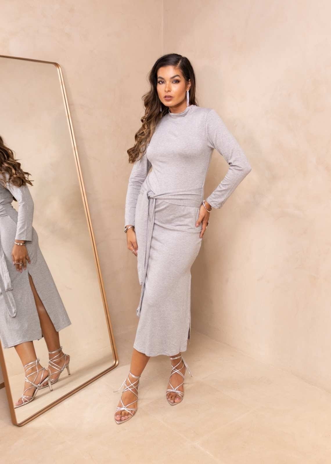 Vista 2 Vestido Midi manga longa Com Cinto Giany Cia do Vestido cinza