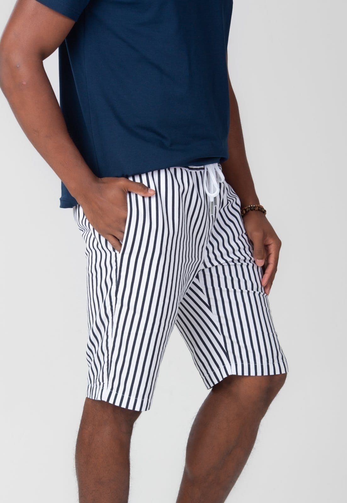 Vista 2 Bermuda Sarja Traymon Slim Listrada Branco / Marinho Traymon estampado