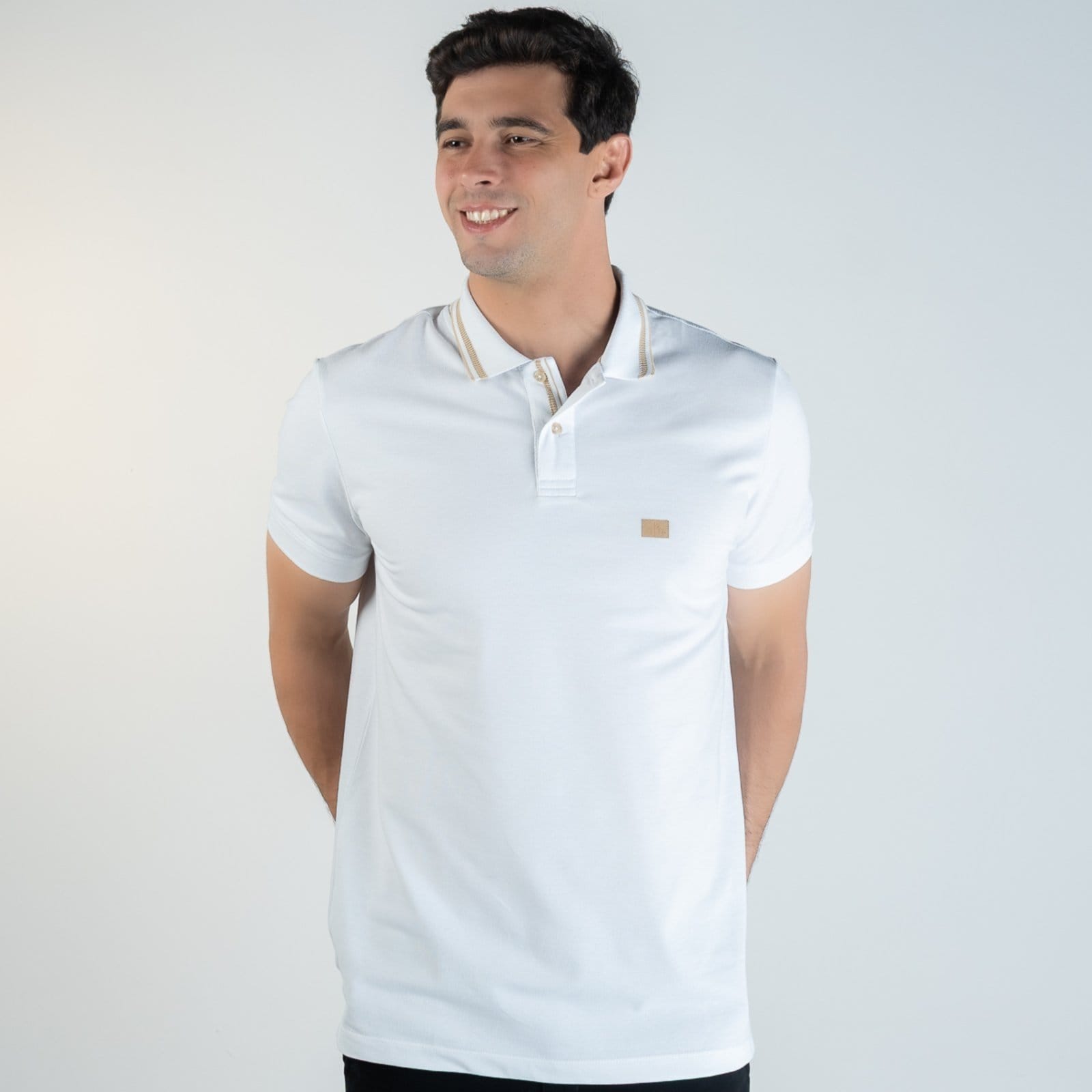 Vista principal Camisa Polo Acostamento Frisos Branca Acostamento branco