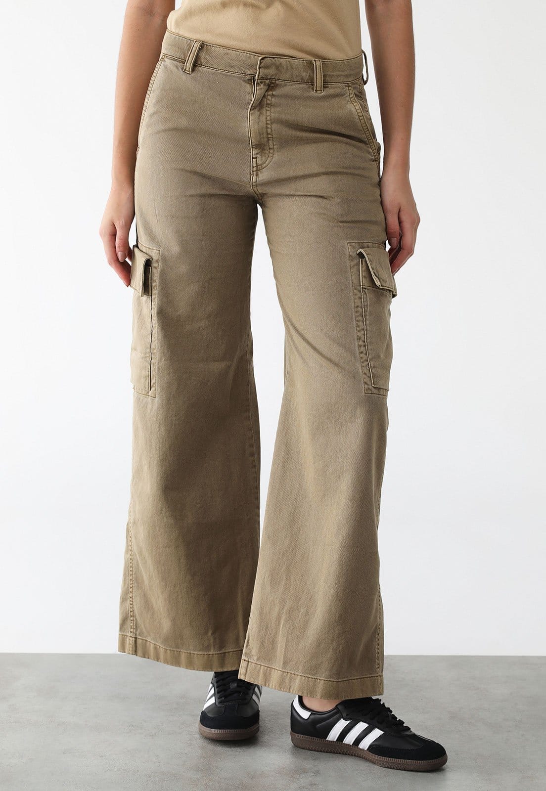 Vista principal Calça Jeans GAP Cargo Haves GAP bege