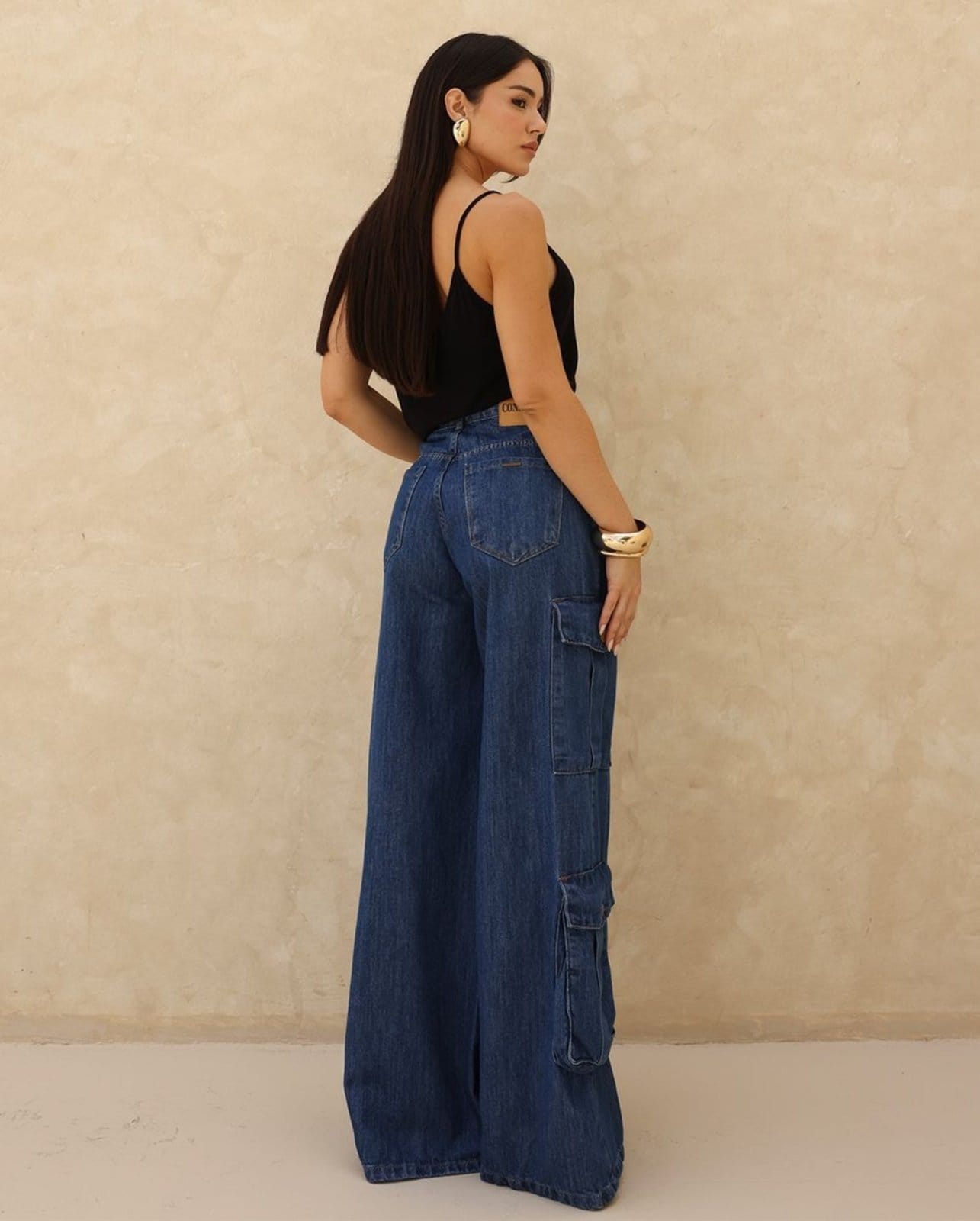 Vista 2 Calça Wide Leg Feminina Relaxed Cargo 24895 Escura Consciência jeans