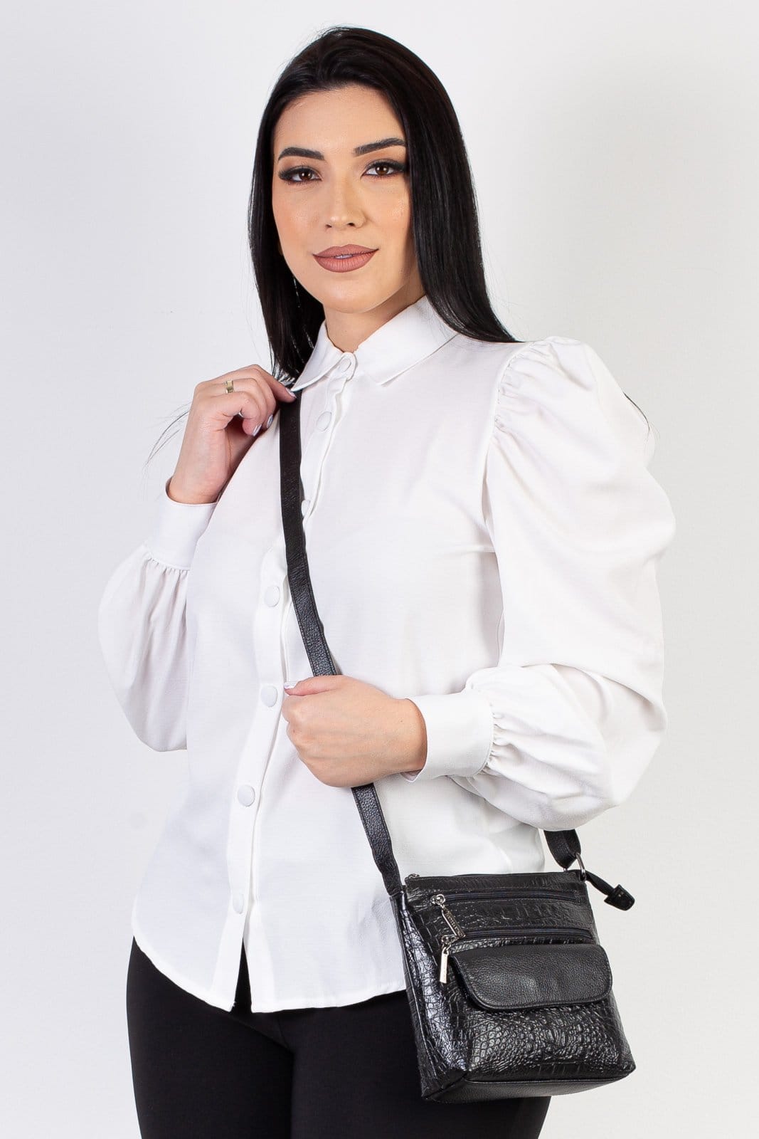 Vista 2 Bolsa transversal de couro croco metais grafite Maura Andrea Vinci preto