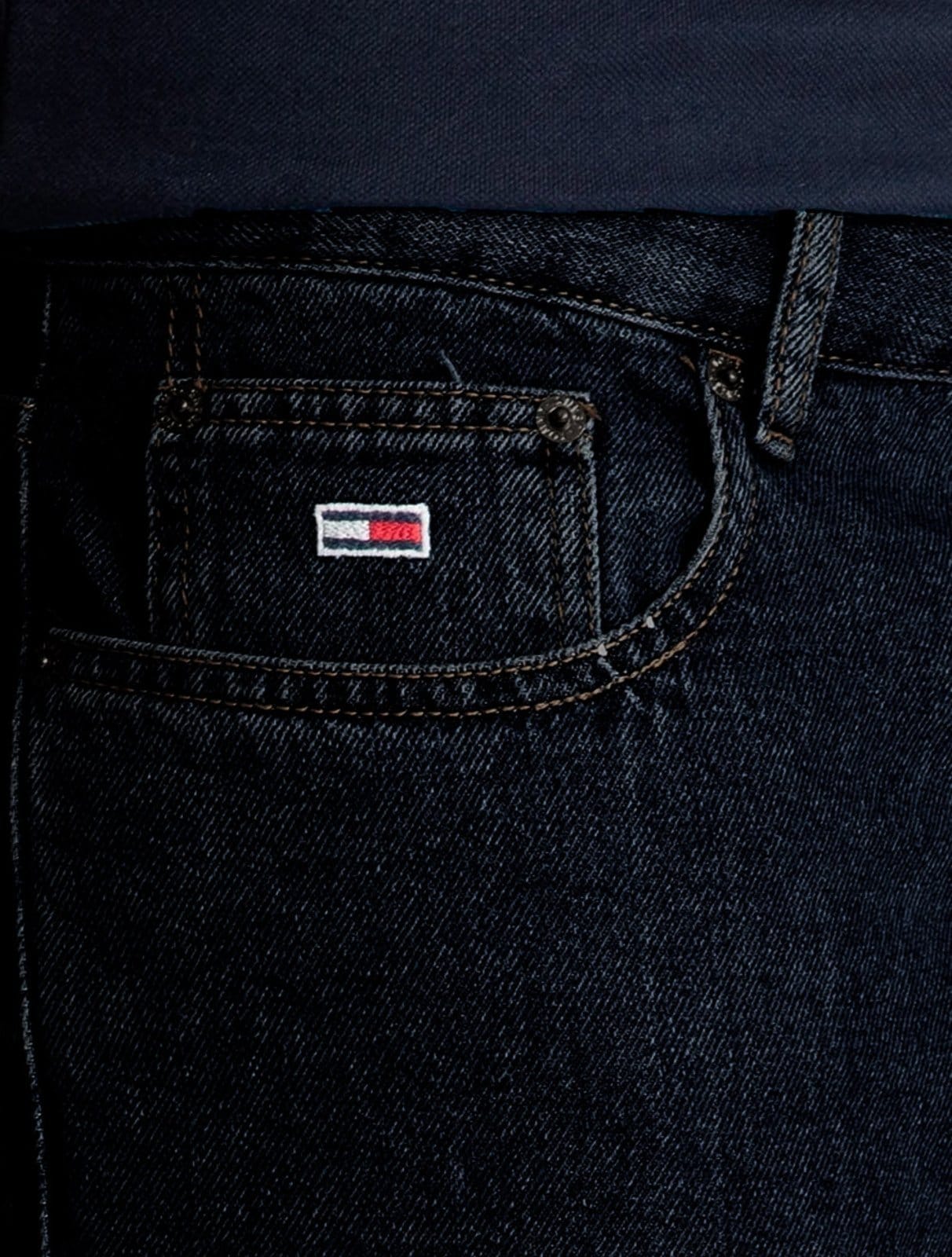 Vista 2 Calça Tommy Masculina Regular Straight Ryan Escura Tommy Jeans jeans