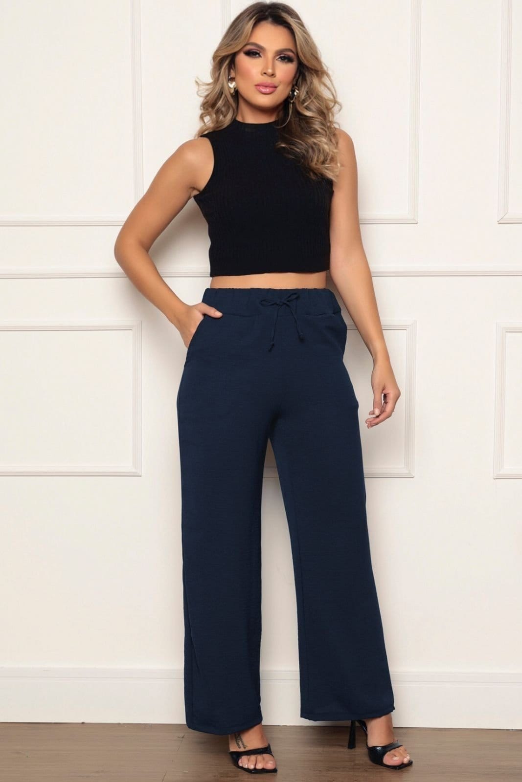 Vista 2 Kit com 2 Calças Pantalona Wide Leg Feminina Duna preta e ZIPITUKA azul