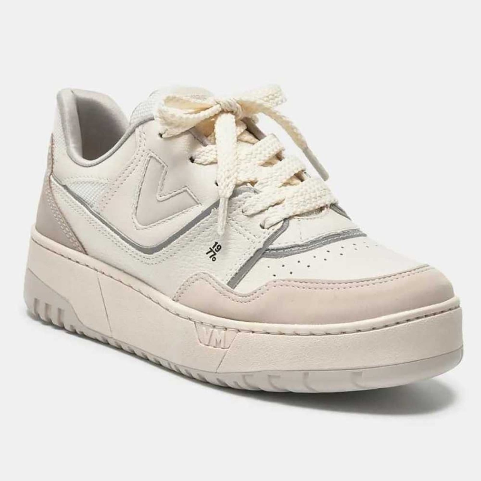 Vista 2 Tênis Feminino Via Marte Casual Conforto Streetwear VIA MARTE bege
