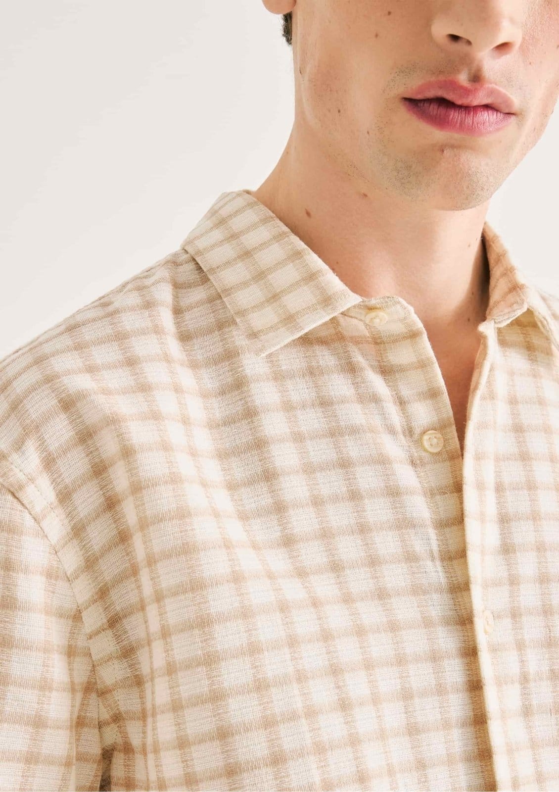 Vista 2 Camisa Masculina Comfort Fio Tinto Hering bege