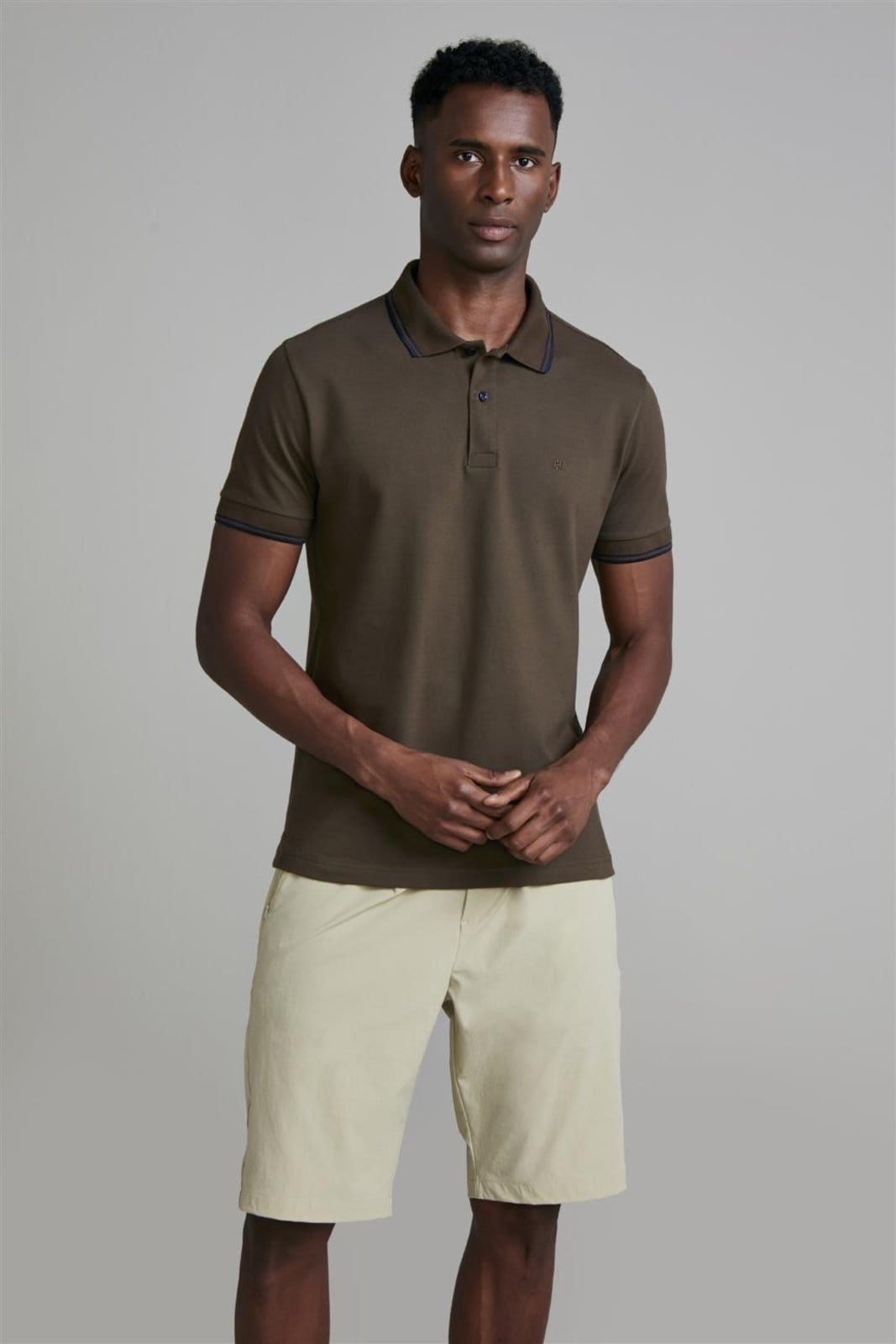 Vista principal HIGHSTIL Polo Manga Curta Piquet Básica Slim Fit Azeitona HIGHSTIL verde