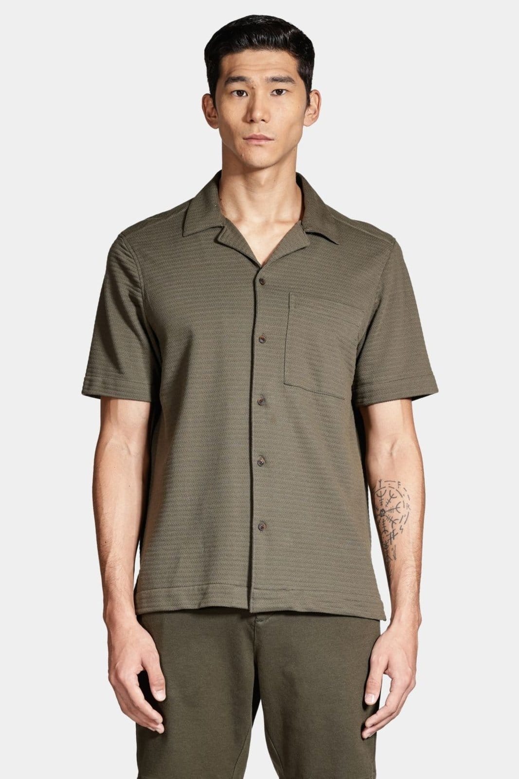 Camisa Aramis Manga Curta Regular Maquineta Verde Militar