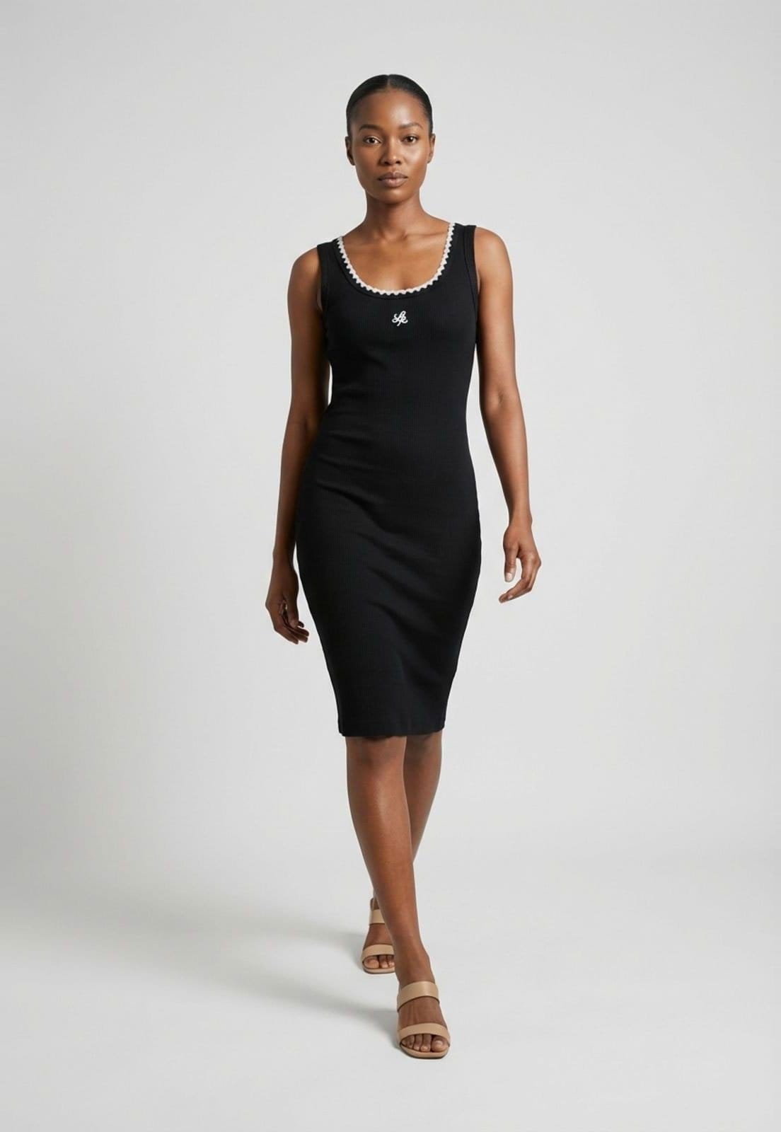 Vista principal Vestido Feminino Lança Perfume Canelado Bordado Lança Perfume preto