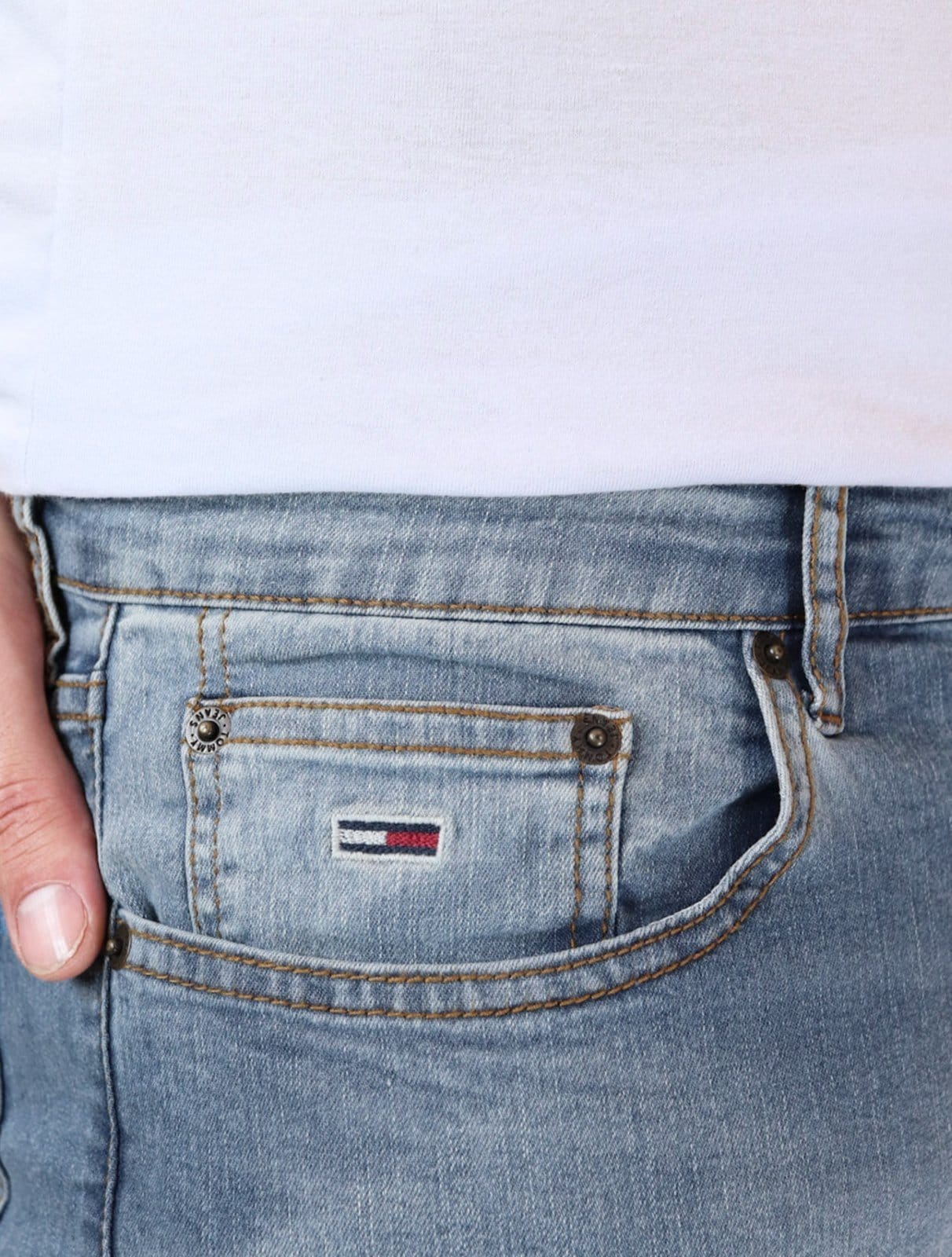 Vista 2 Calça Tommy Jeans Masculina Slim Austin Azul Médio Tommy Jeans jeans azul