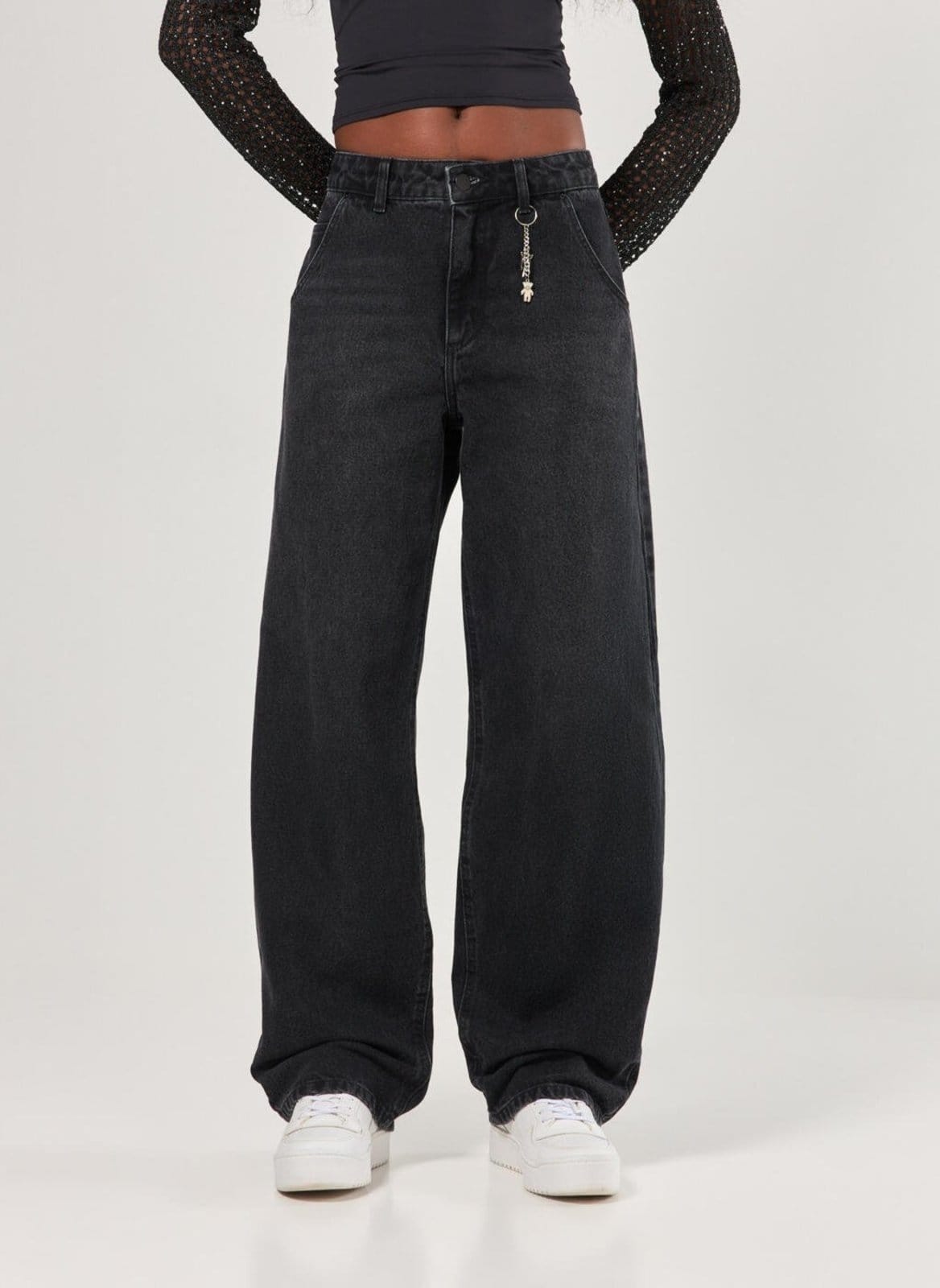 Vista 2 Calça Jeans Baggy Cintura Baixa Chaveiro Youcom multicolorido