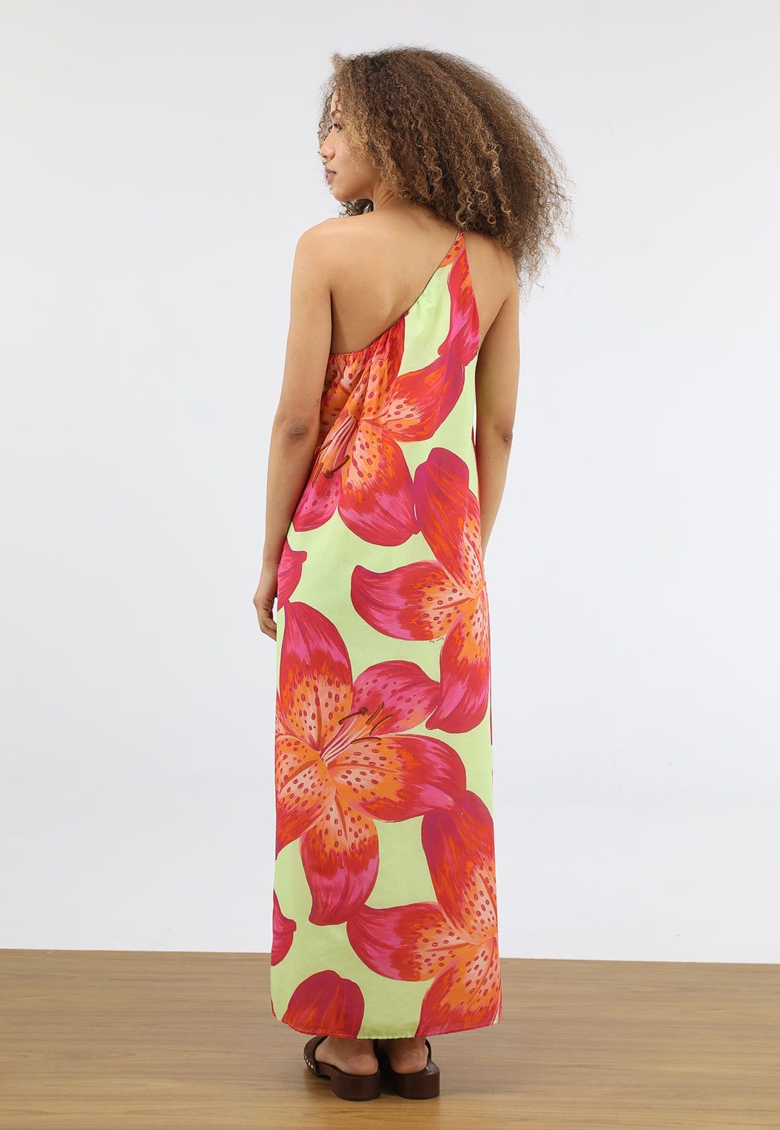 Vista 2 Vestido Feminino Farm Um Ombro Só Floral Longo Claro FARM verde