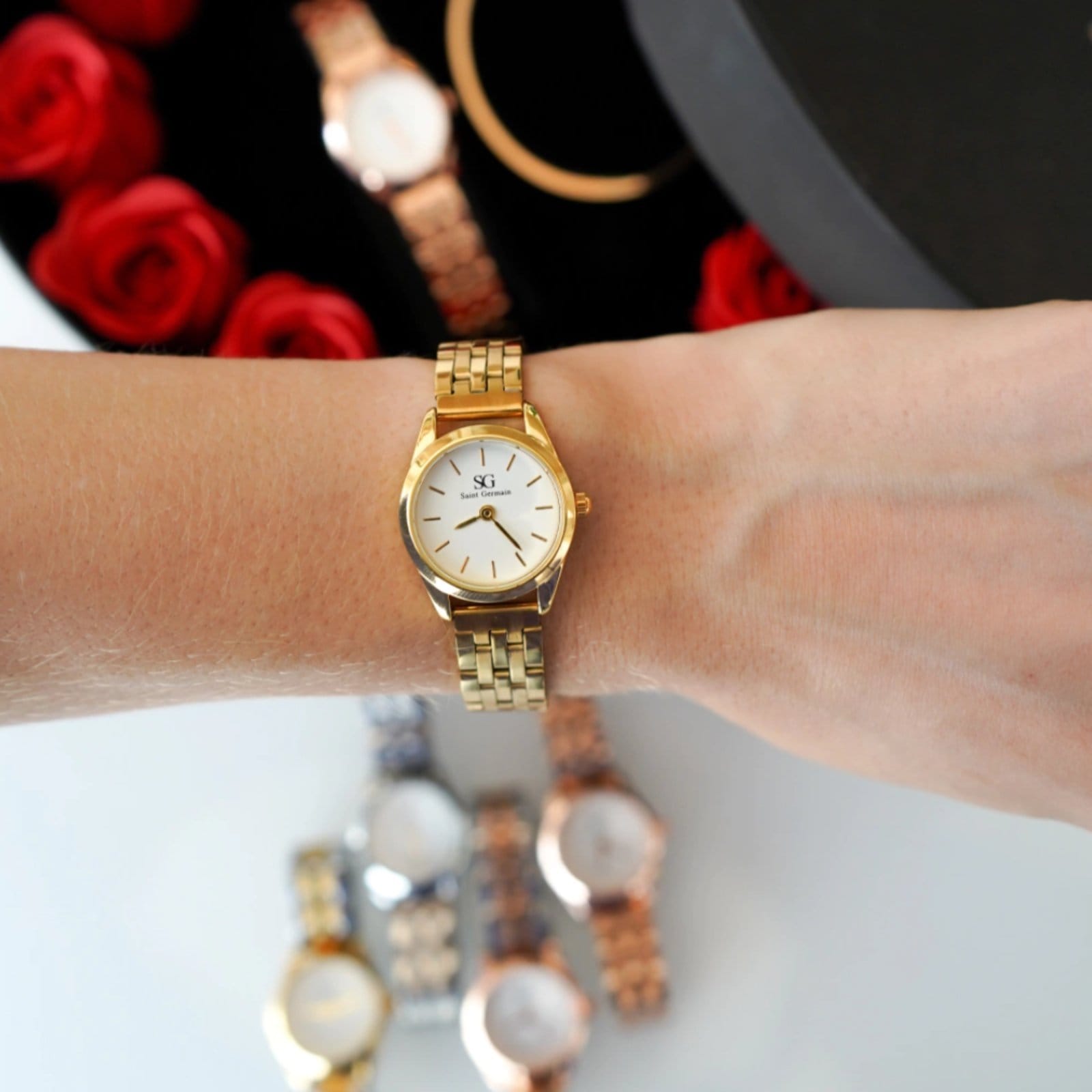 Vista 2 Relógio Saint Germain Feminino Mini Belle Gold 24mm Saint Germain Brand branco/dourado gold