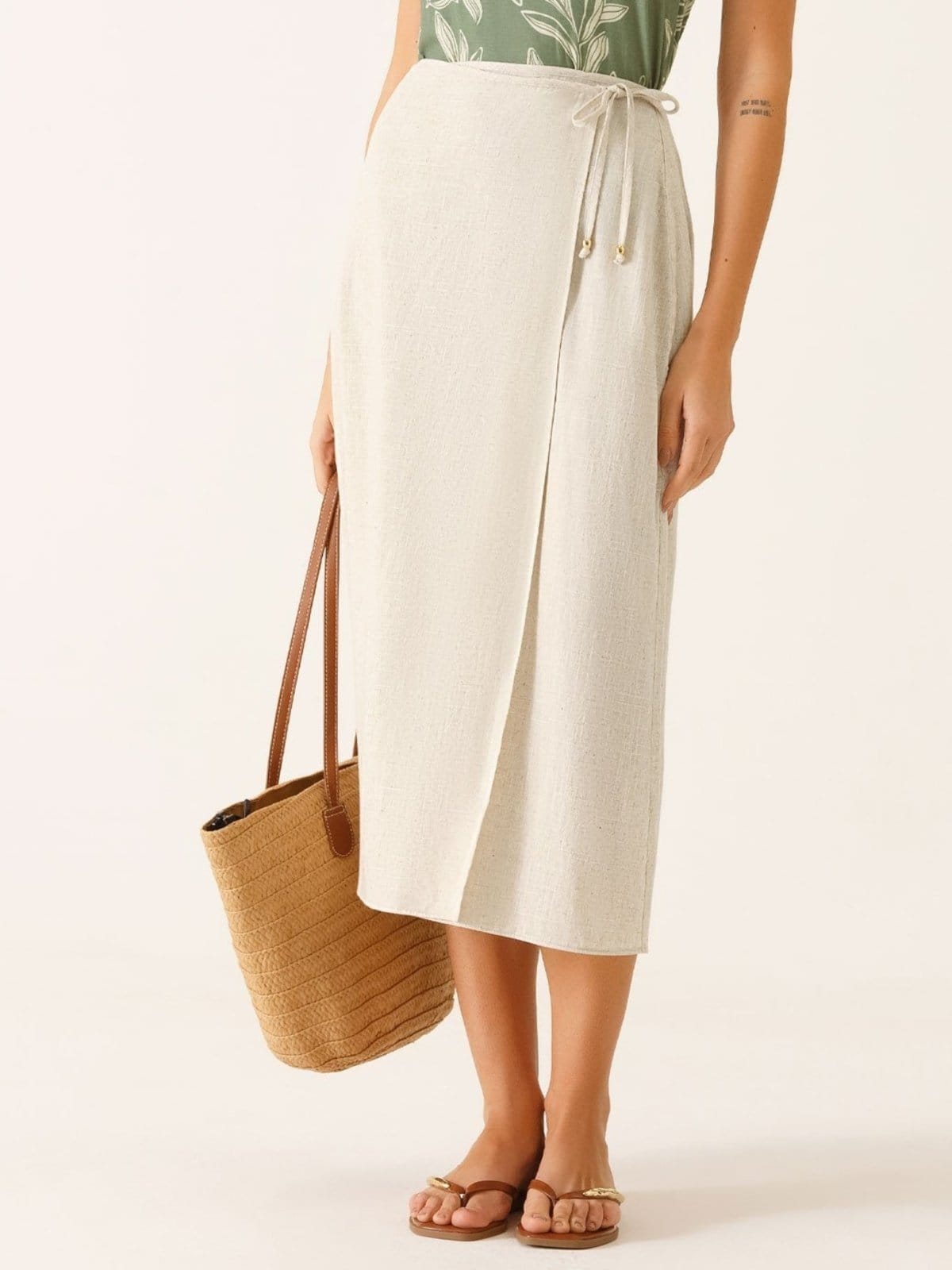 Vista 2 Saia Pareô Longuete em Linho Crú Roseline Principessa nude