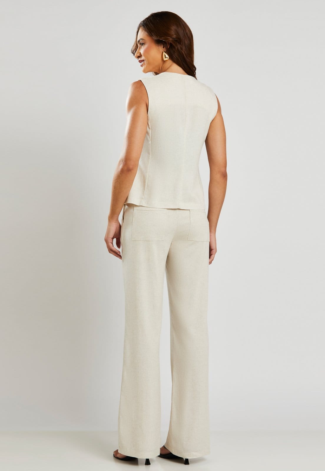 Vista 2 Colete Linho Natural Miss Joy 8343 Decote V Amarração Areia MISS BY JOY bege natural