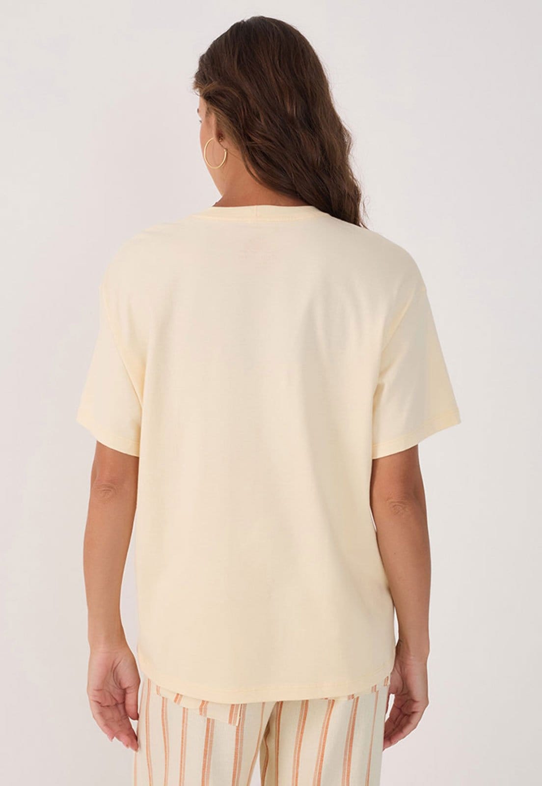 Vista 2 Camiseta Dress To Reta Bright Sun Golden Sand Amarela Dress to amarelo sand