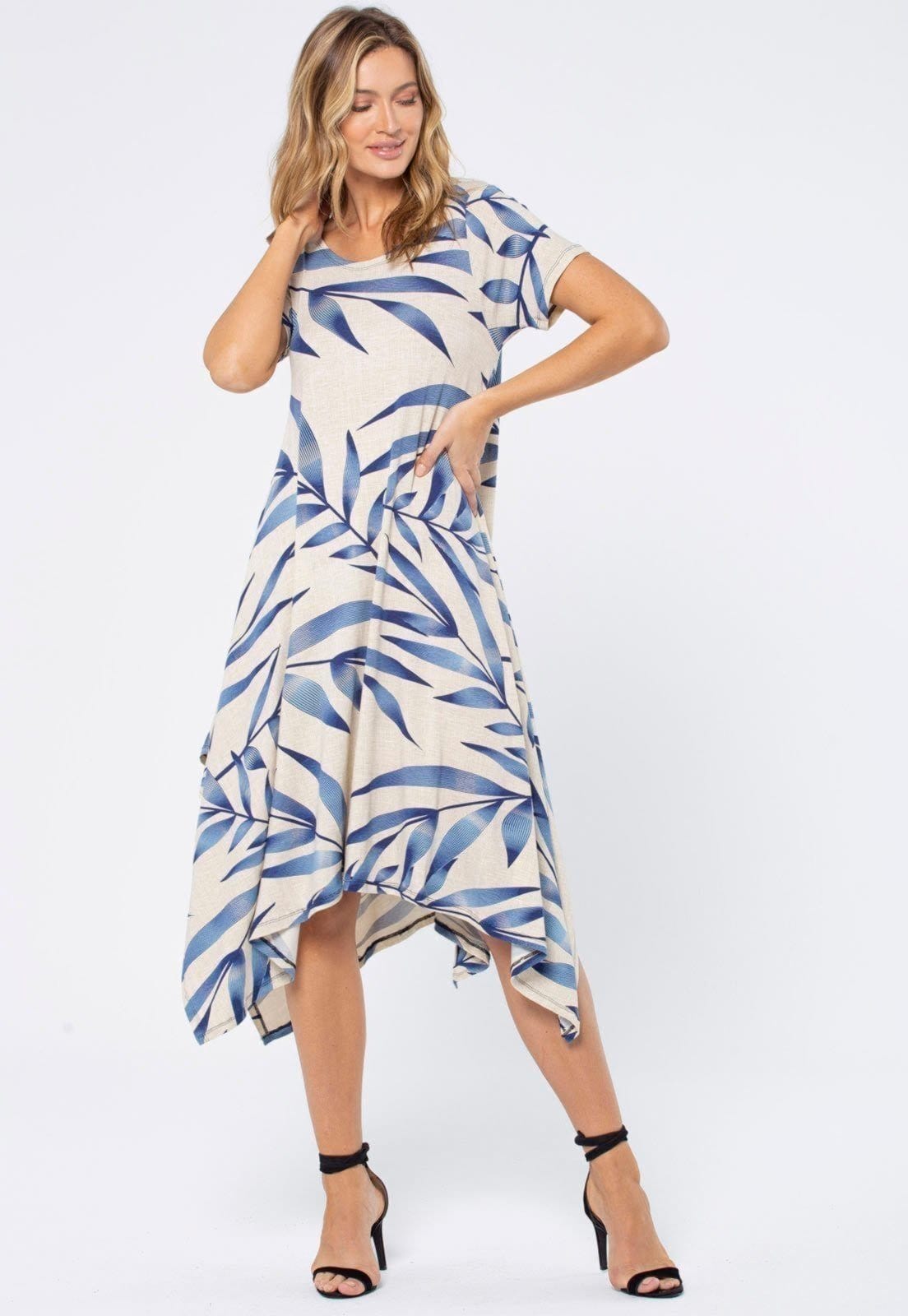 Vista 2 Vestido Saruel Amazonia Vital Malha Manga Curta com Fendas nas Laterais Bambu Amazonia Vital azul/estampado/azul