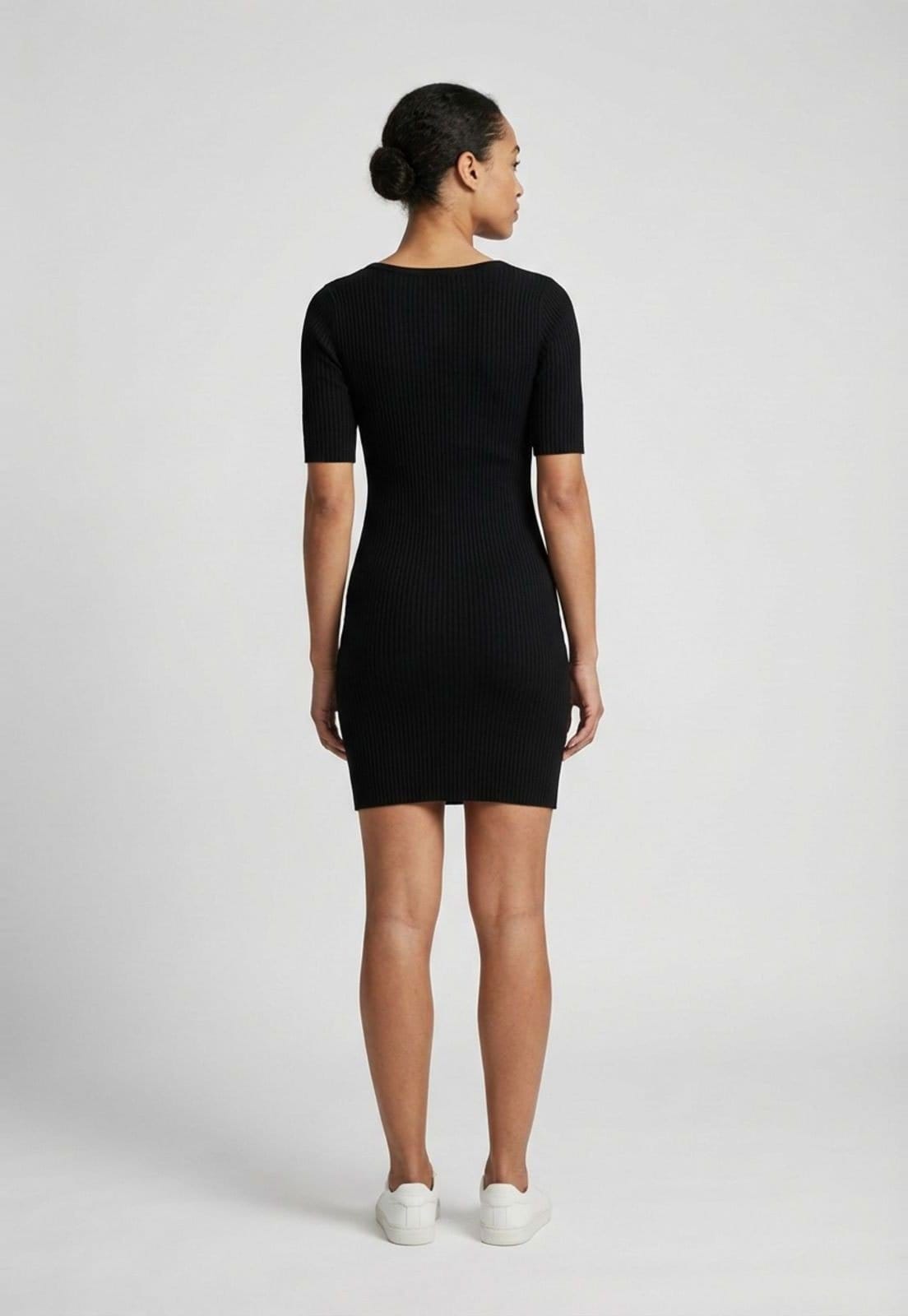 Vista 2 Vestido Feminino Lança Perfume Canelado Manga Curta Lança Perfume preto