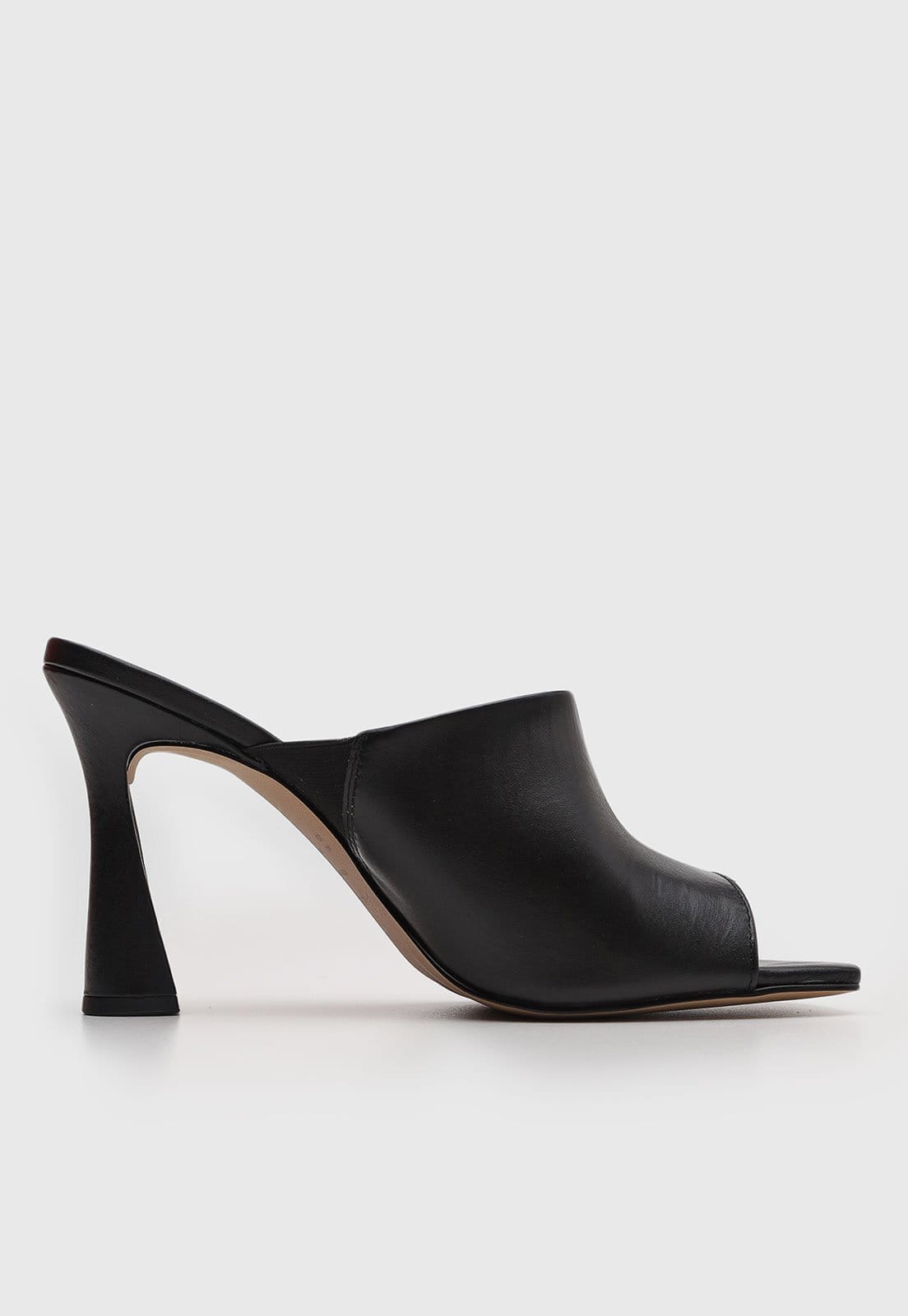 Vista 2 Sandália Feminina Luiza Barcelos Salto Médio Bico Quadrado Preta Luiza Barcelos preto